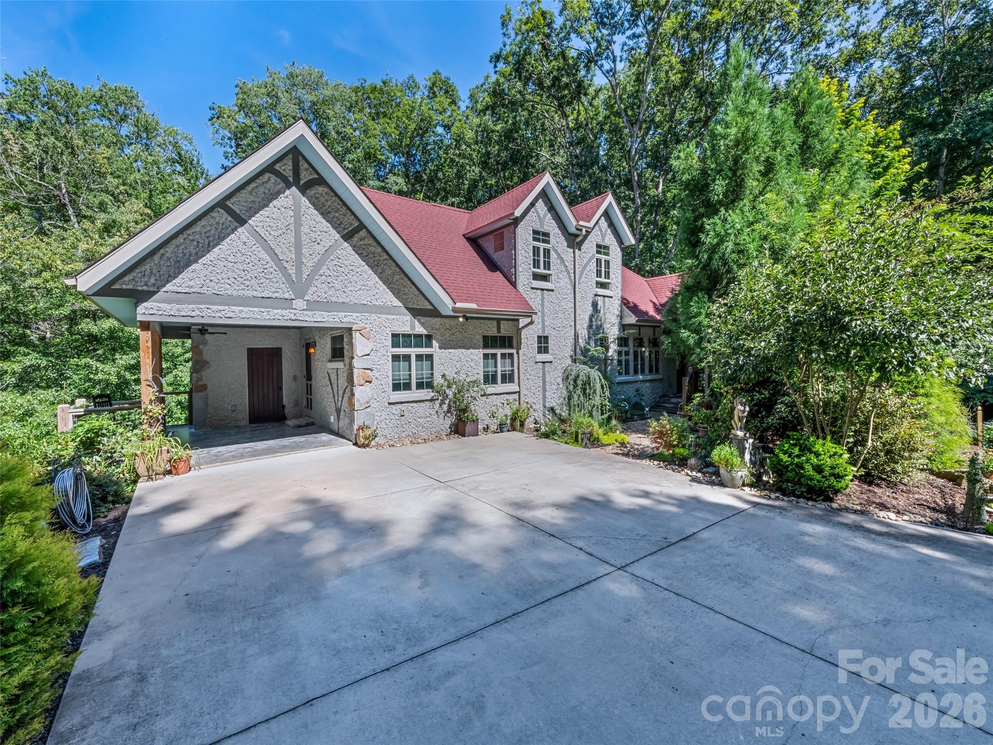 379 Holston Village Road — Waynesville