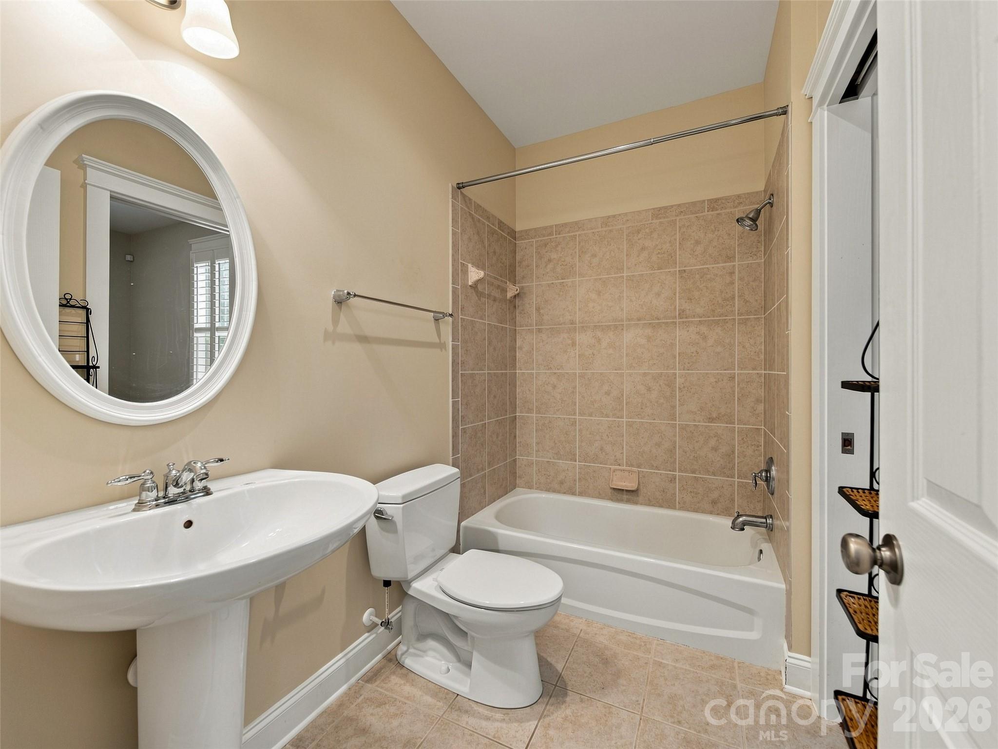 24 Greenwells Glory Drive — Biltmore Lake