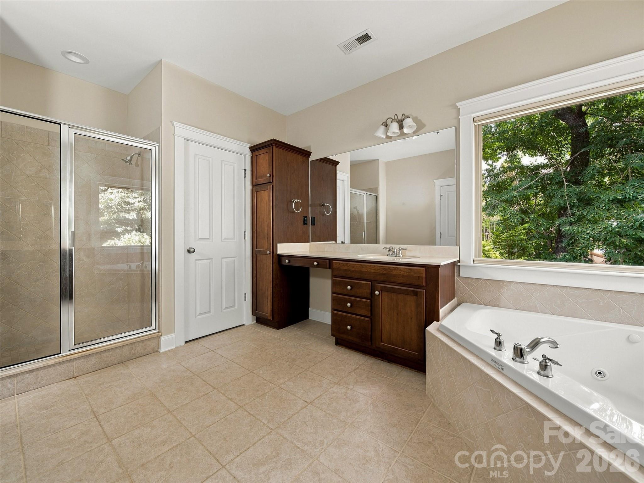24 Greenwells Glory Drive — Biltmore Lake