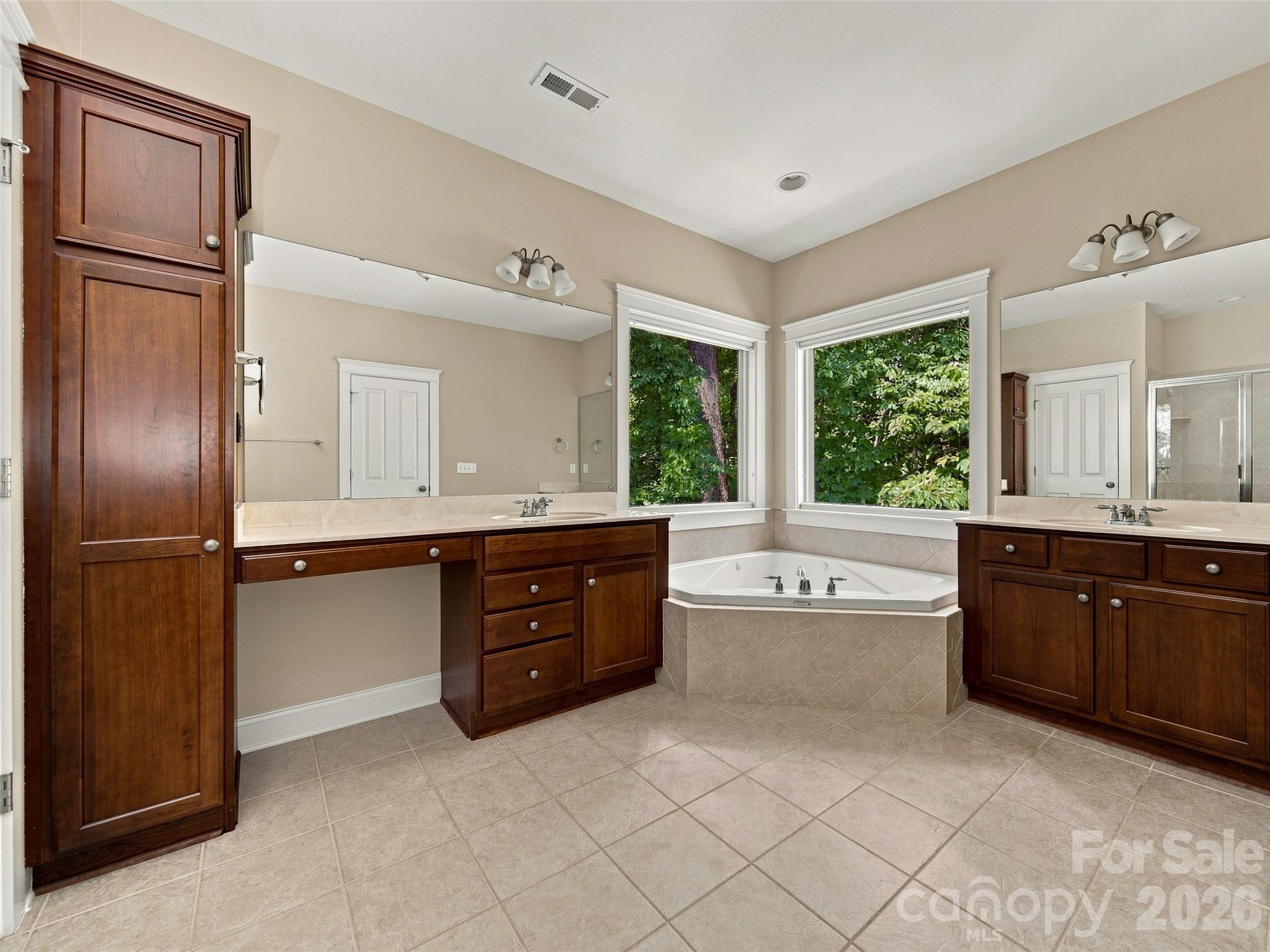 24 Greenwells Glory Drive — Biltmore Lake