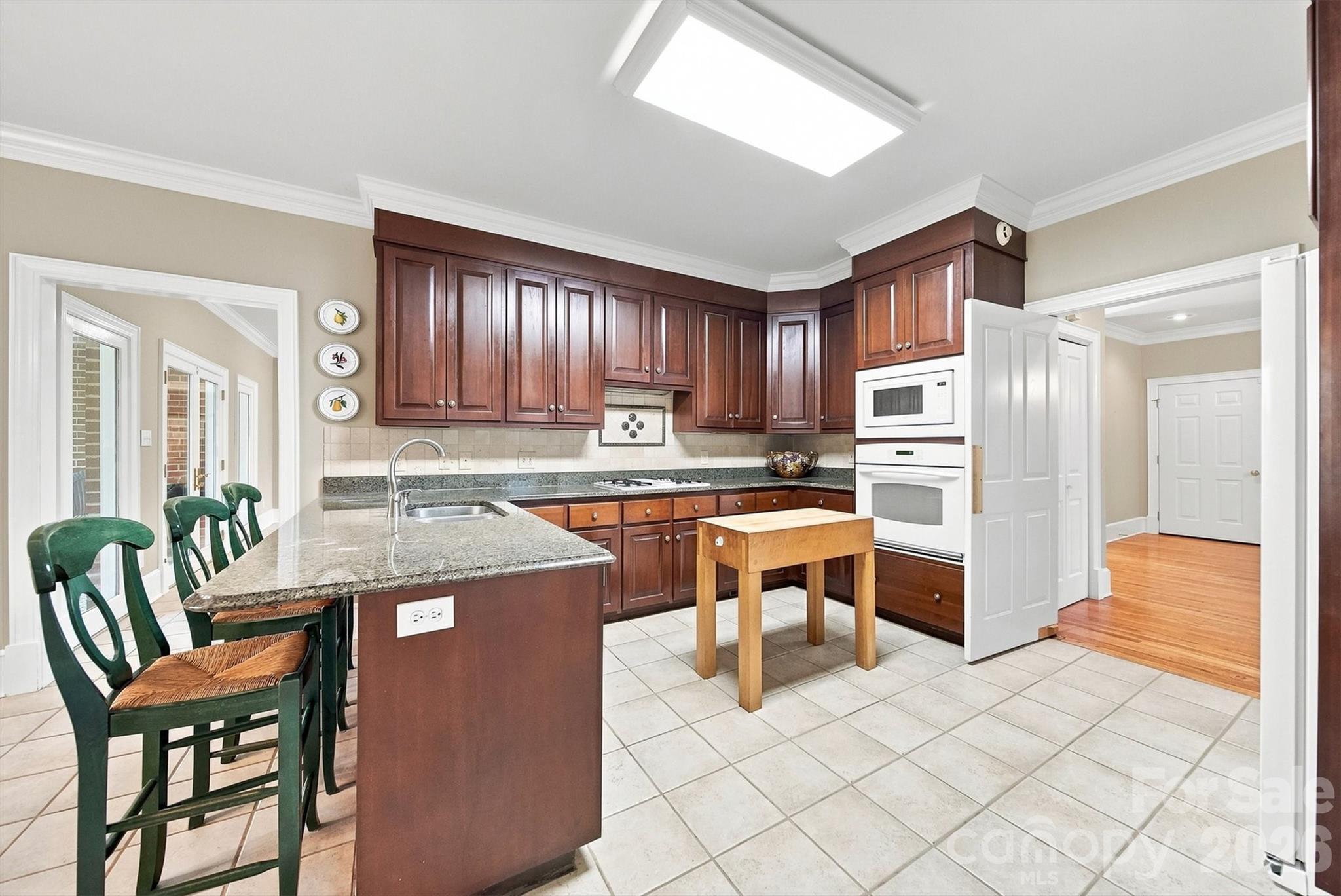 1515 8th Street NW — Hickory