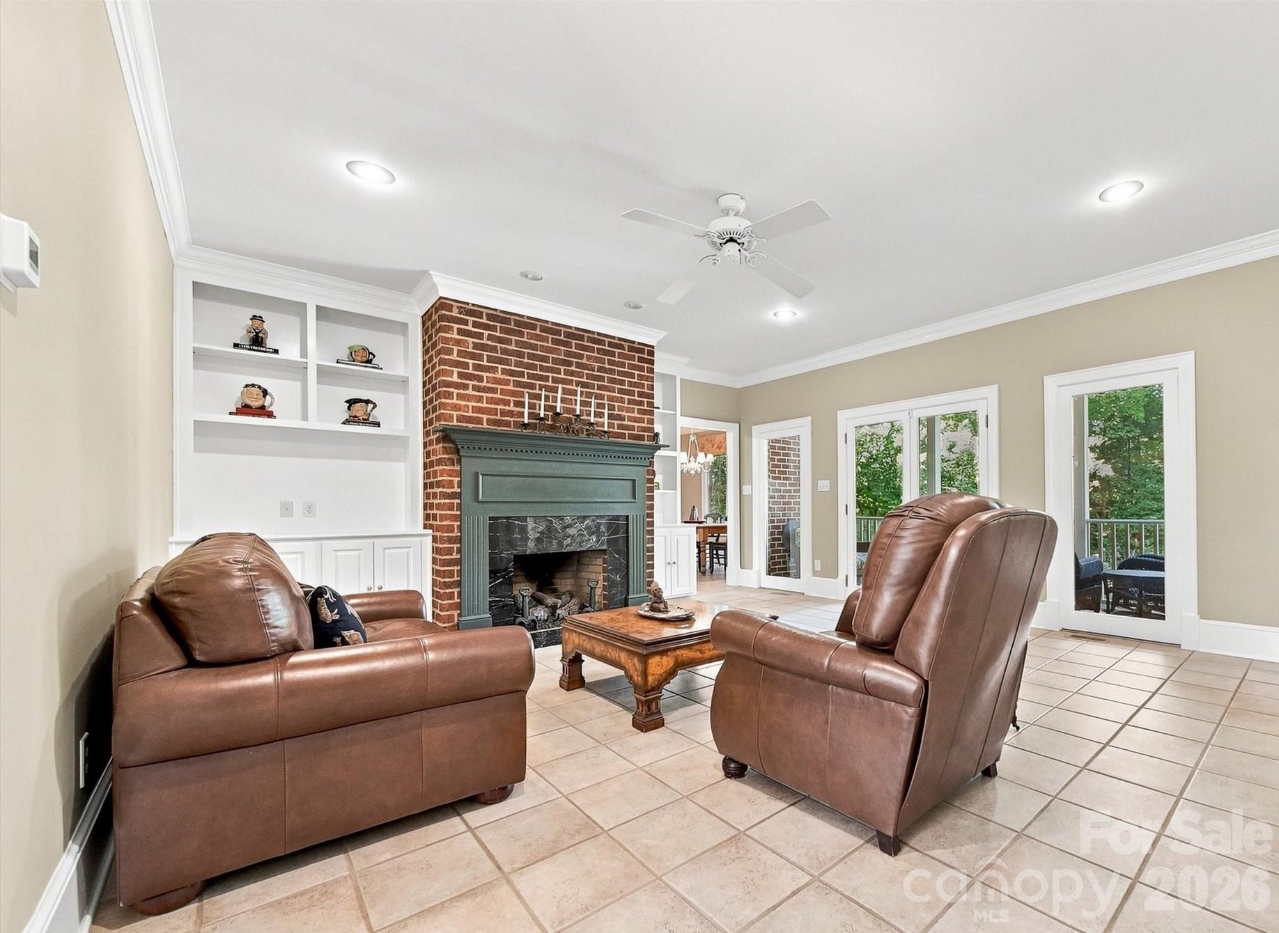 1515 8th Street NW — Hickory