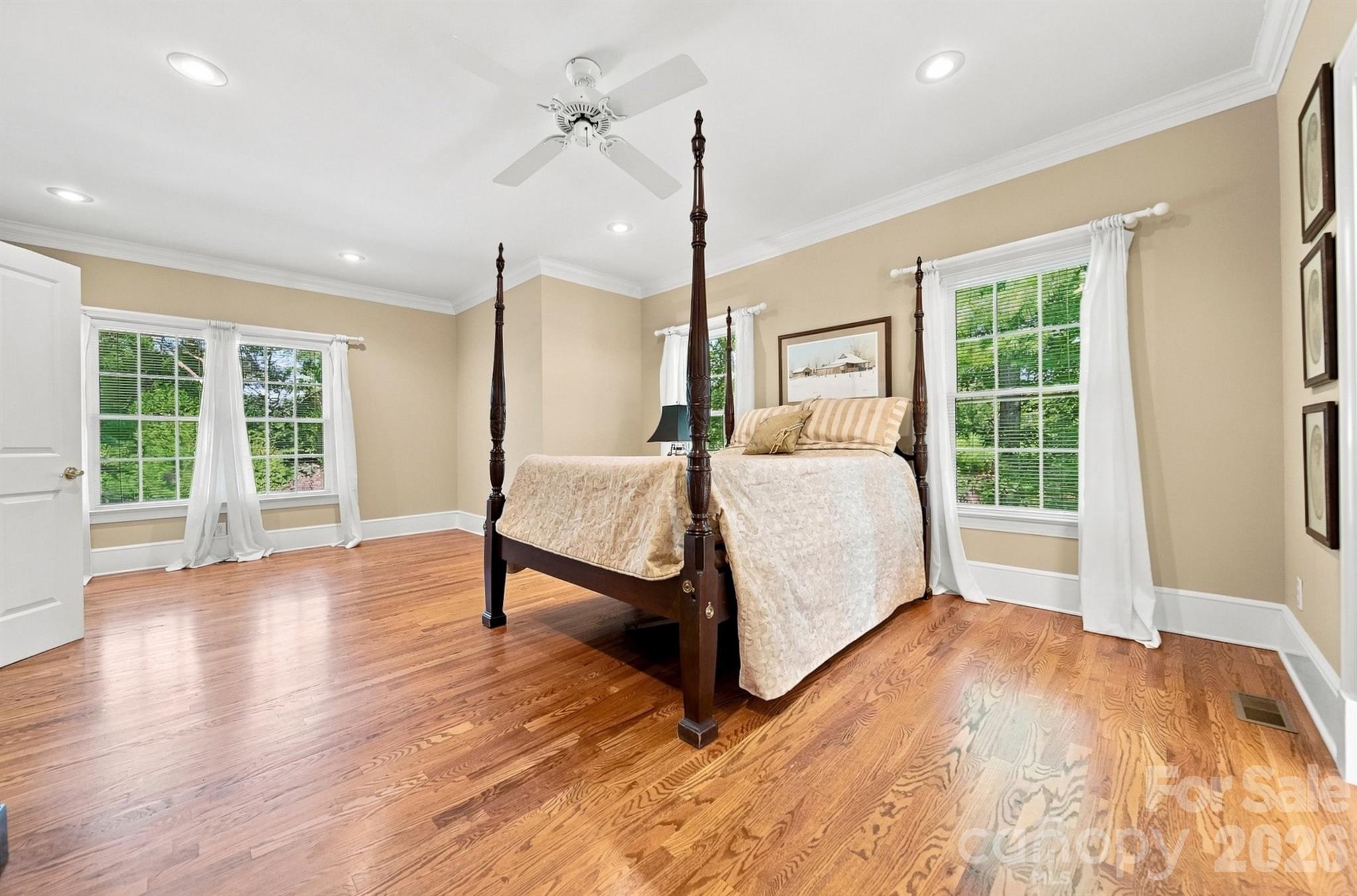 1515 8th Street NW — Hickory