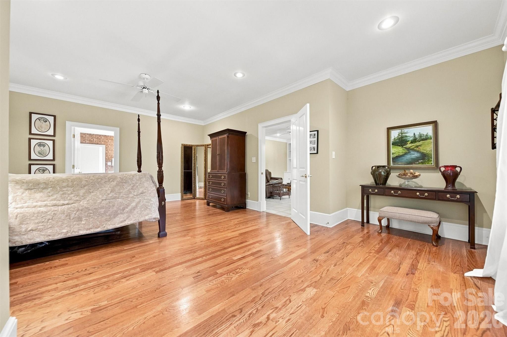 1515 8th Street NW — Hickory