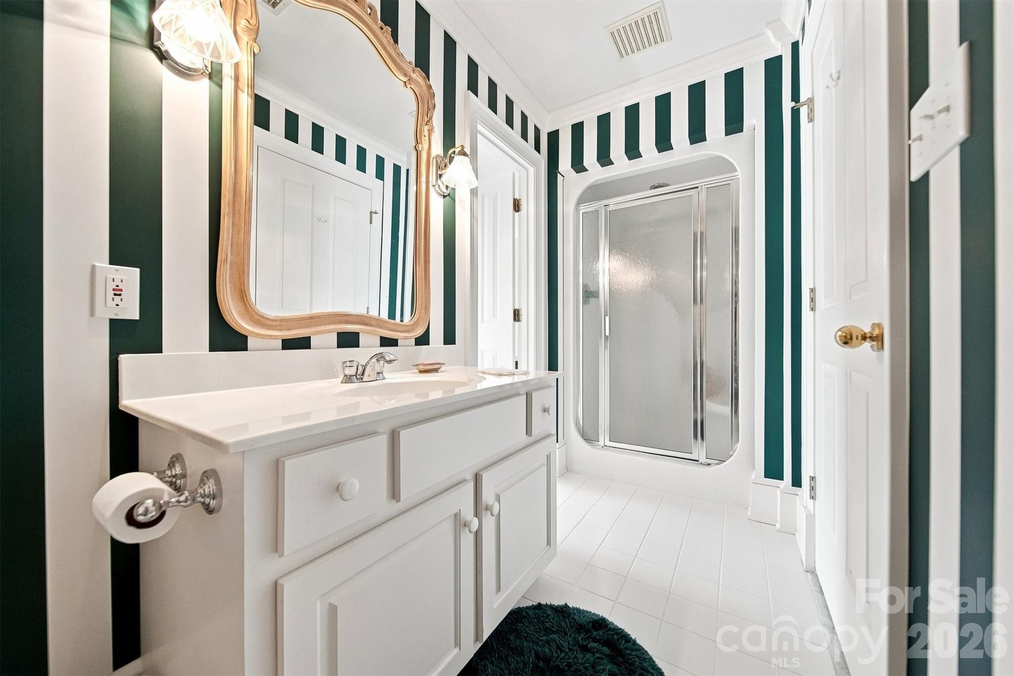 1515 8th Street NW — Hickory