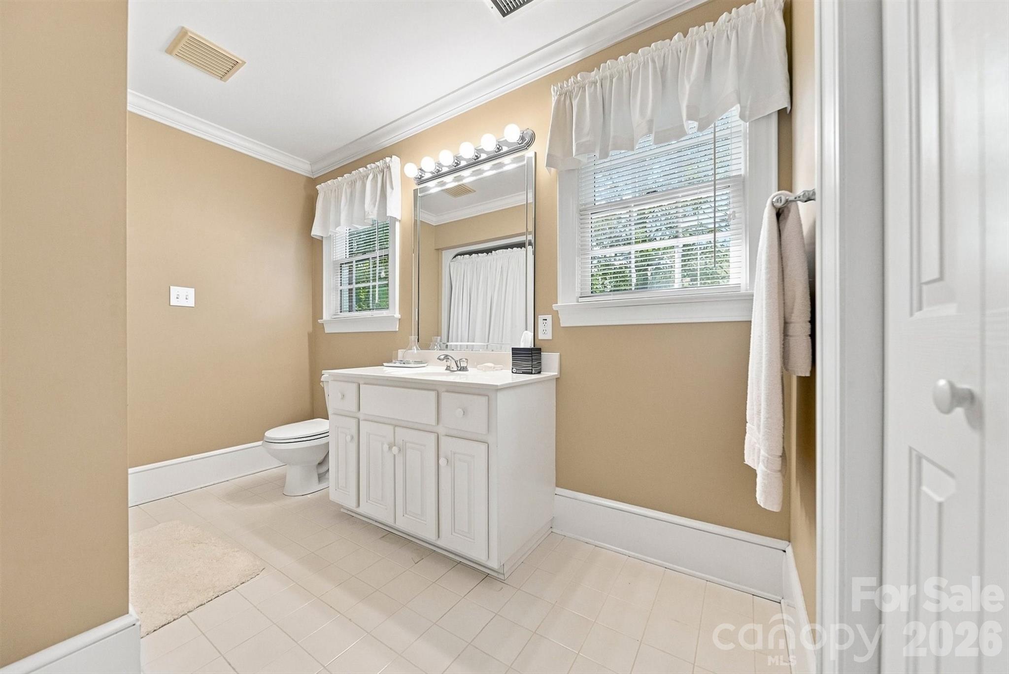 1515 8th Street NW — Hickory