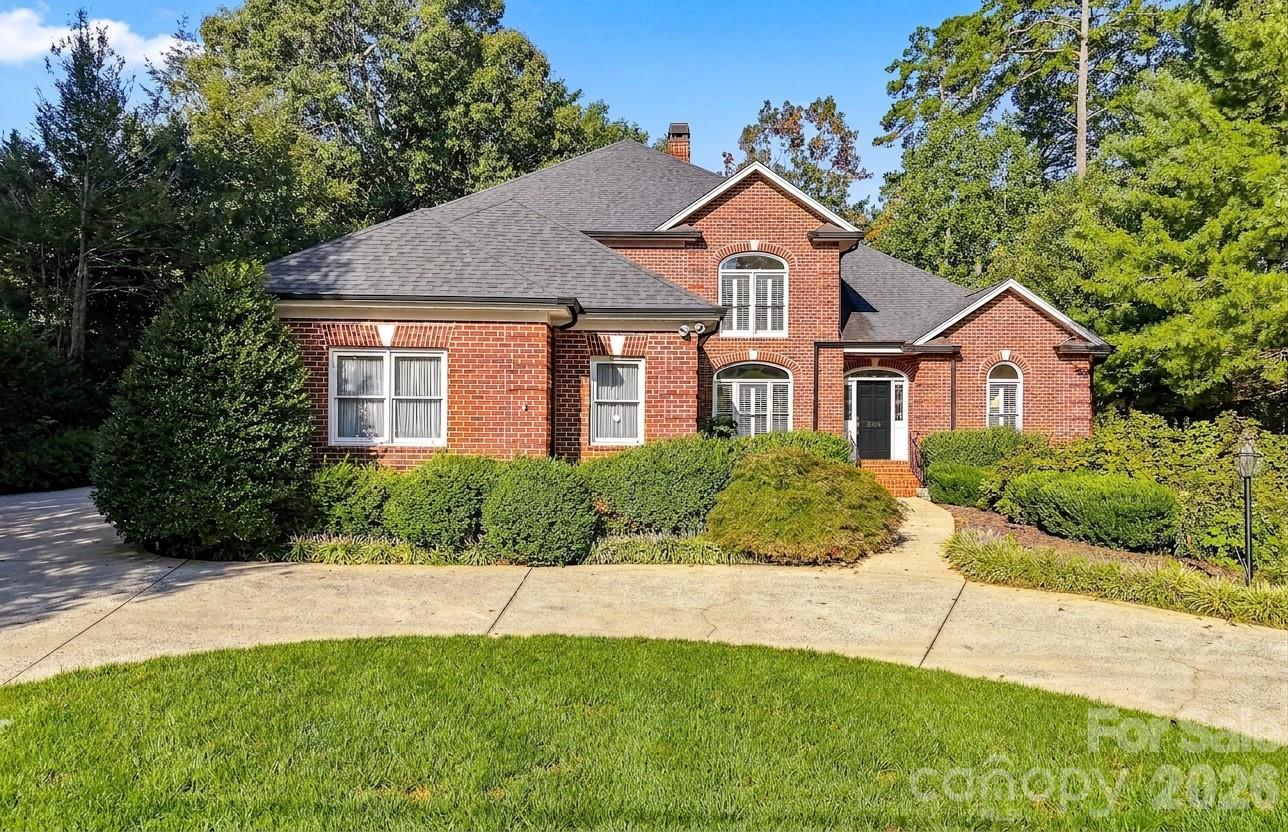1515 8th Street NW — Hickory