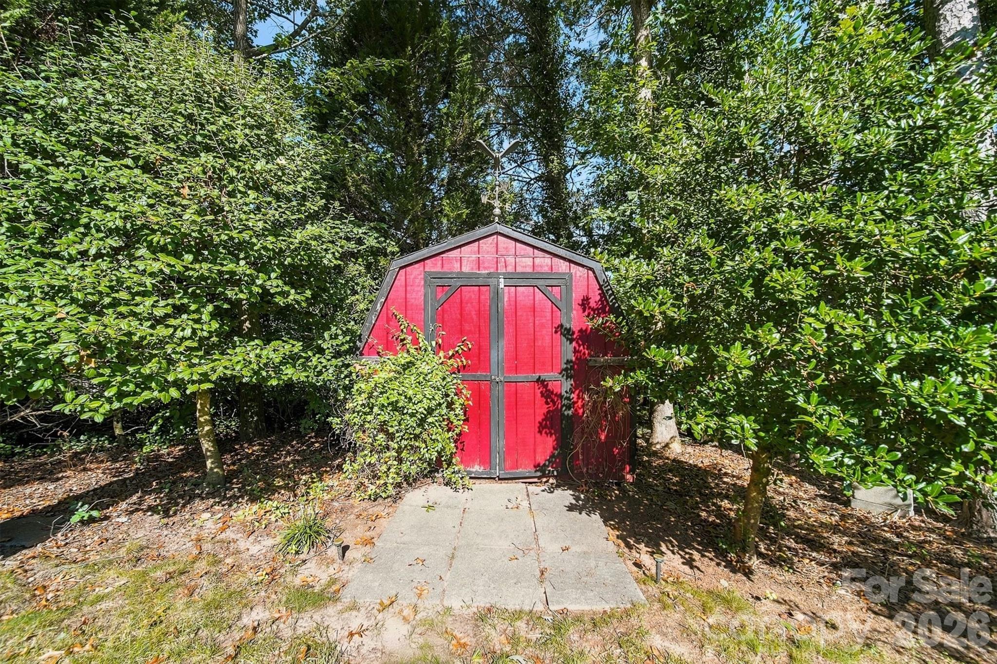 1515 8th Street NW — Hickory