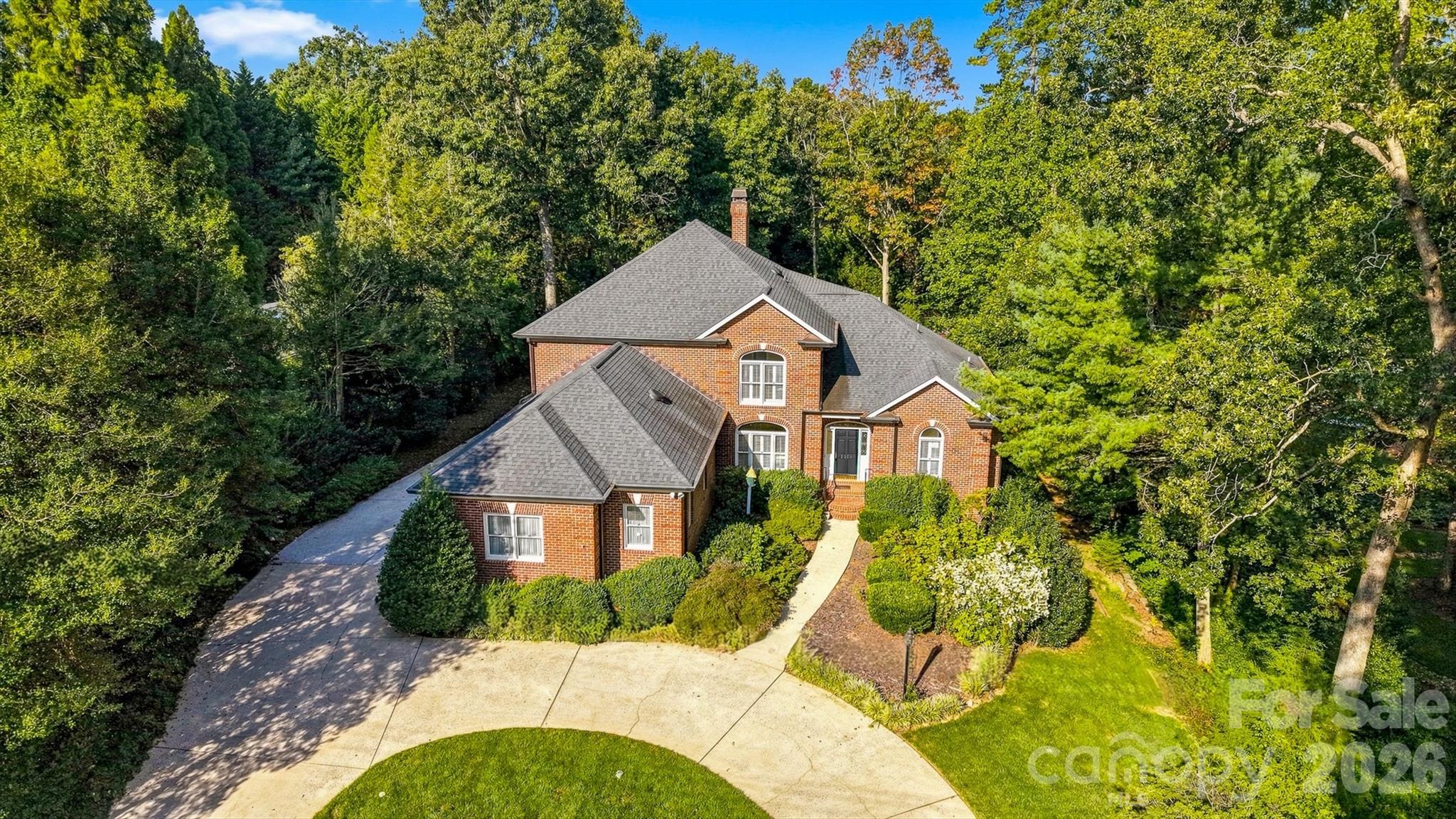 1515 8th Street NW — Hickory