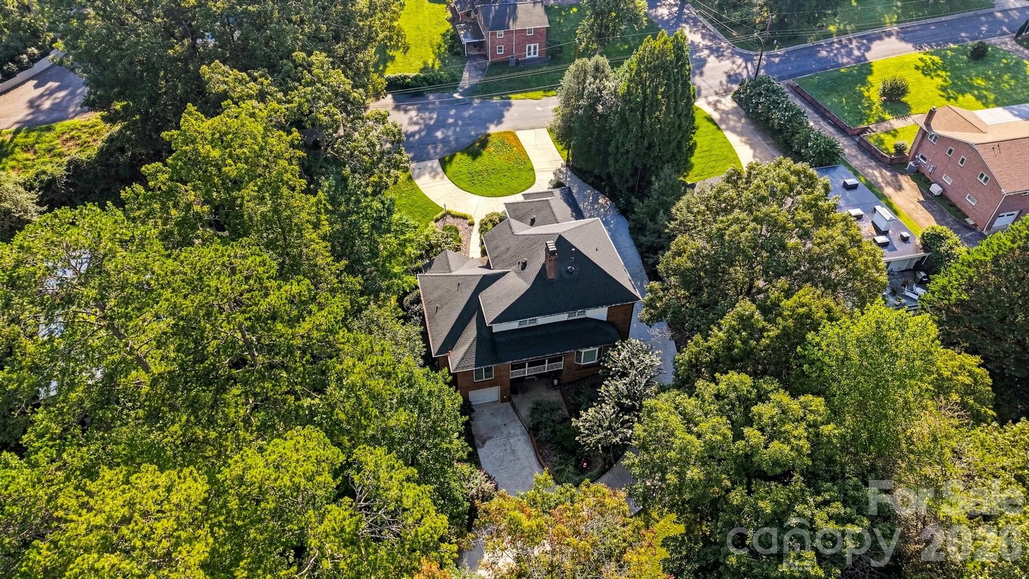 1515 8th Street NW — Hickory