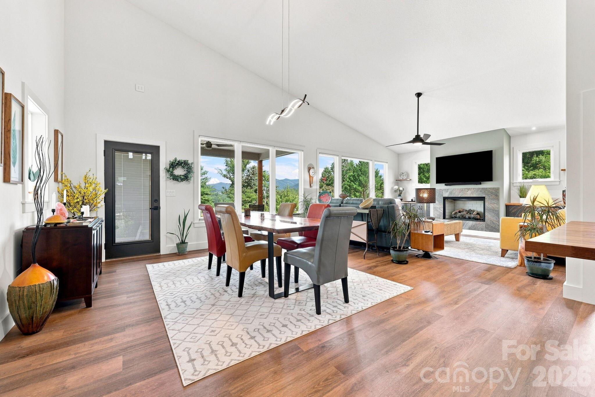 112 Upper Grove Lane — Weaverville