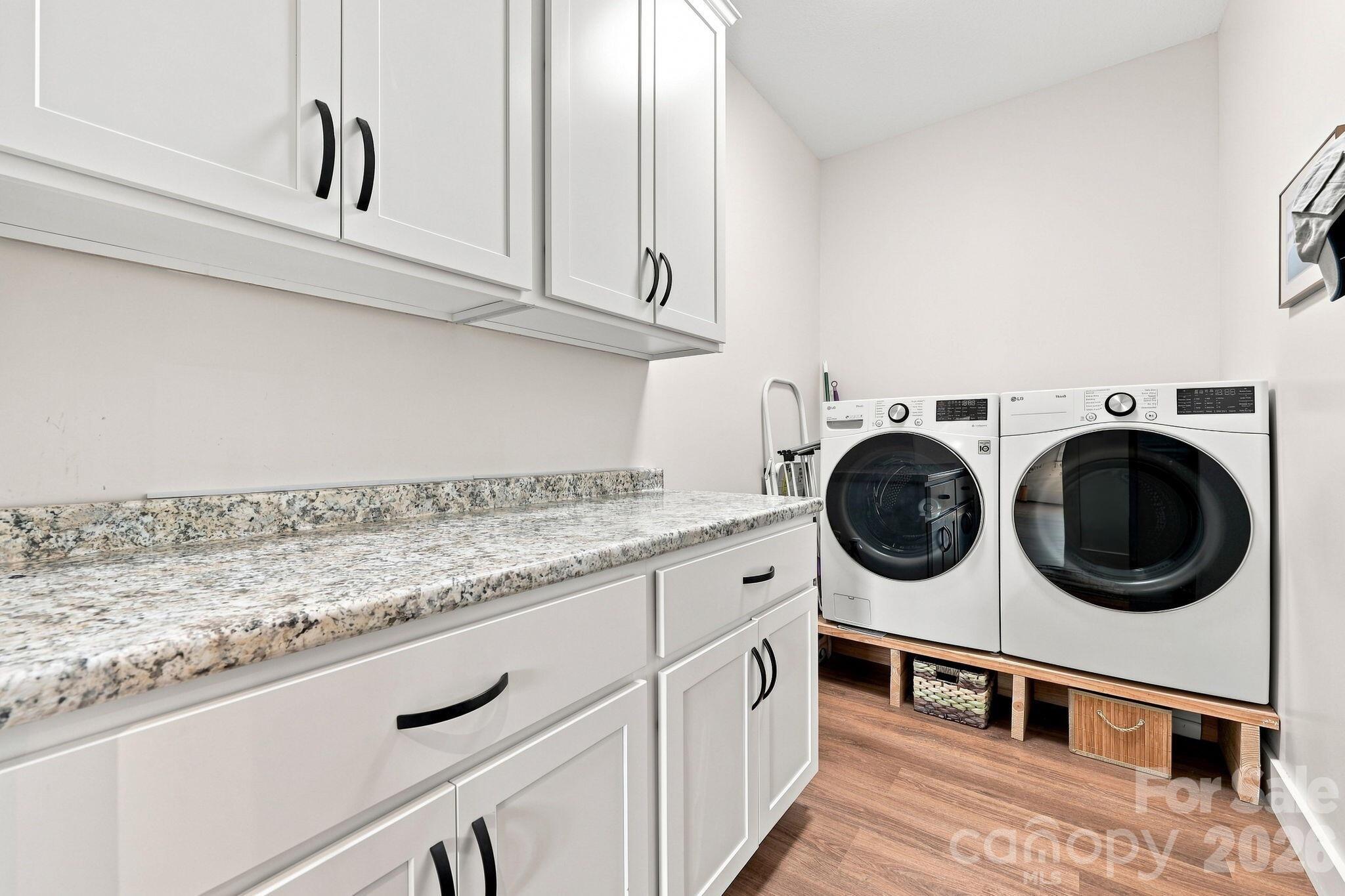 112 Upper Grove Lane — Weaverville