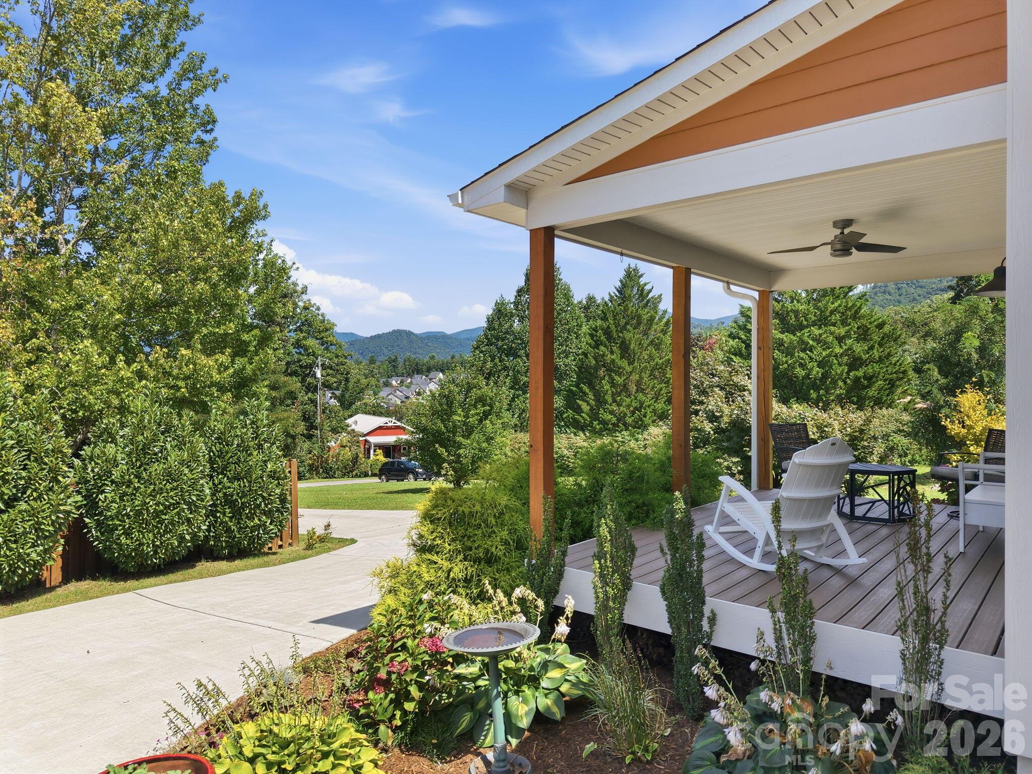 112 Upper Grove Lane — Weaverville