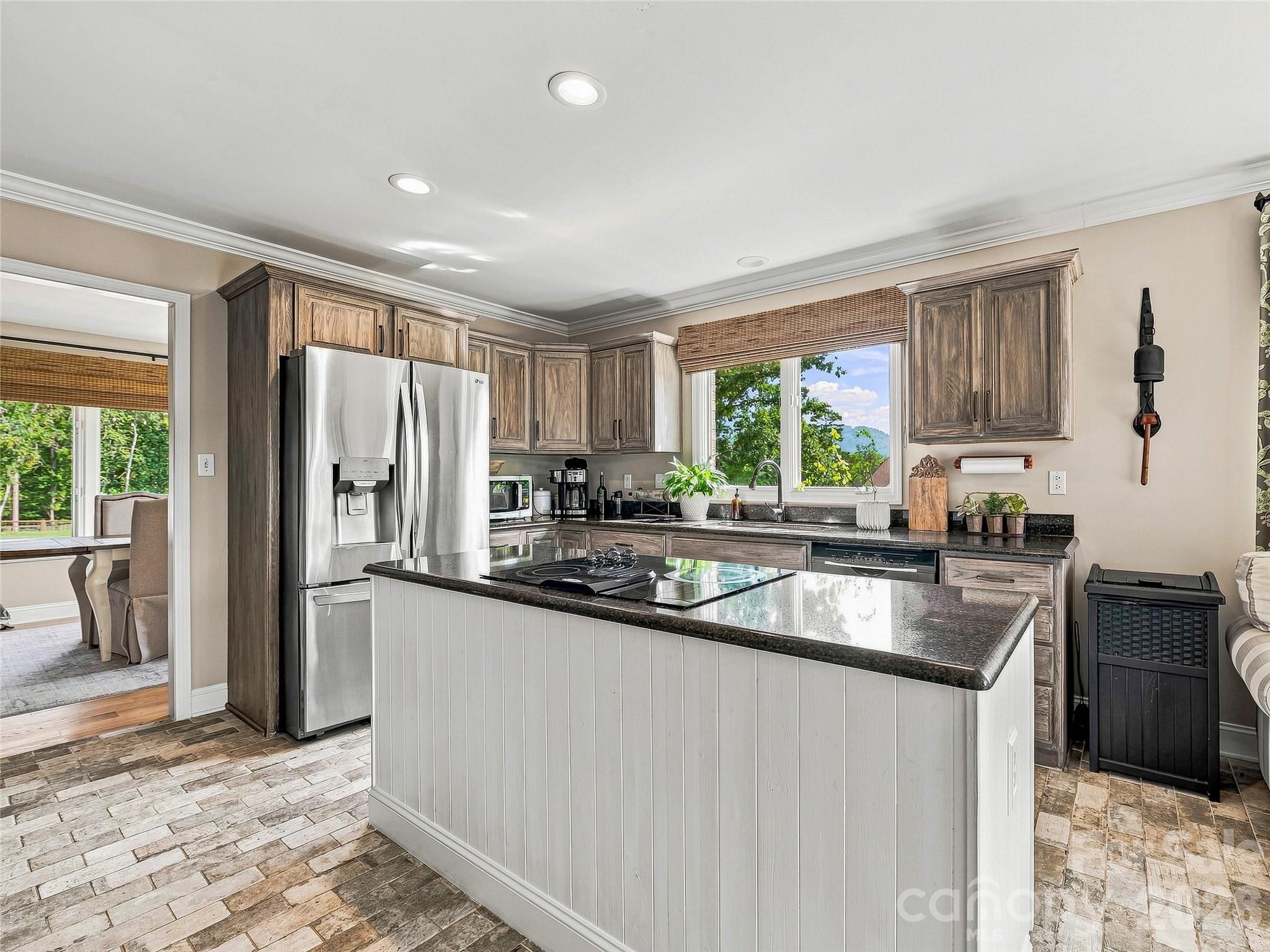 41 Forest Knoll Drive — Weaverville