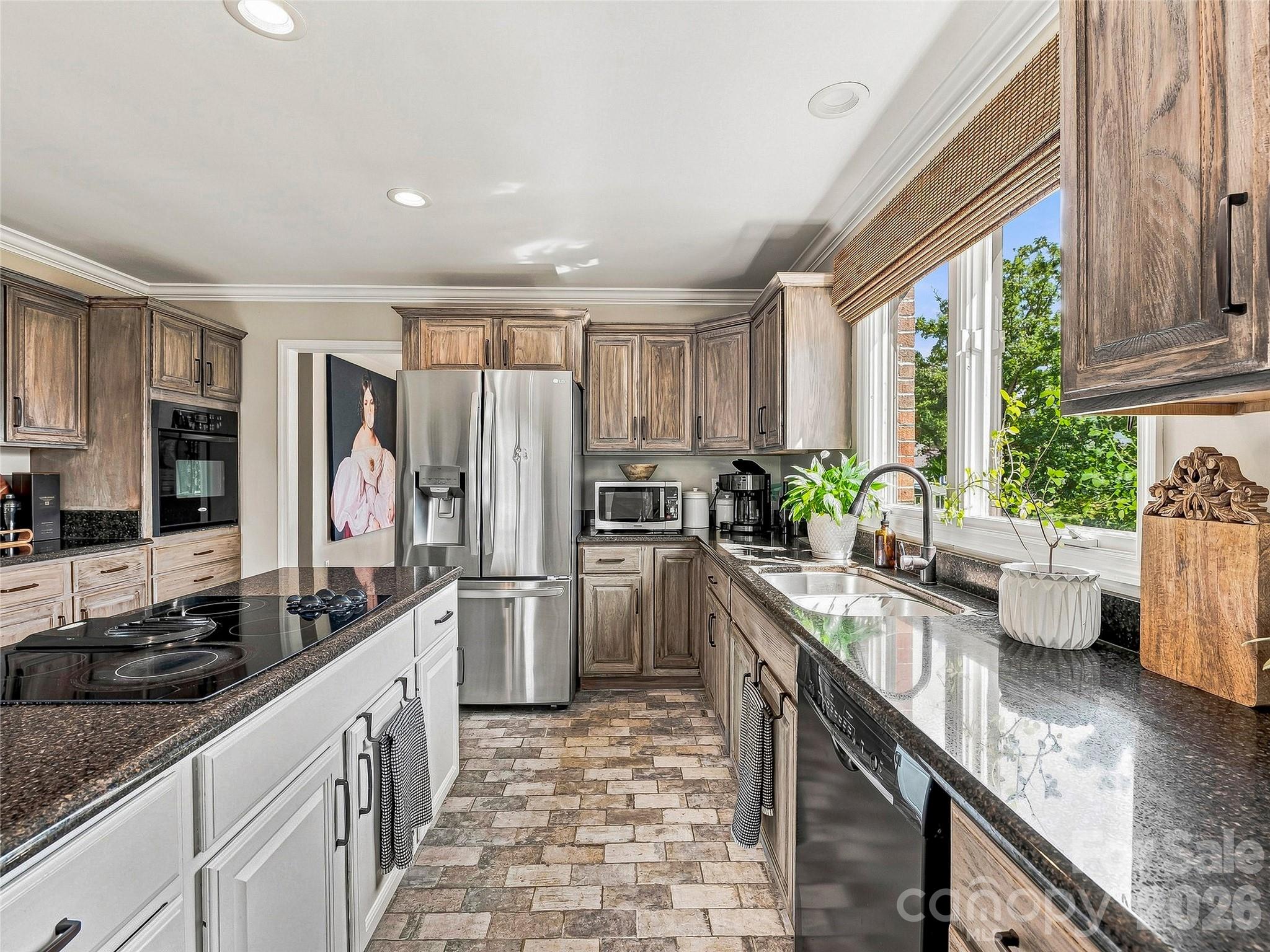 41 Forest Knoll Drive — Weaverville