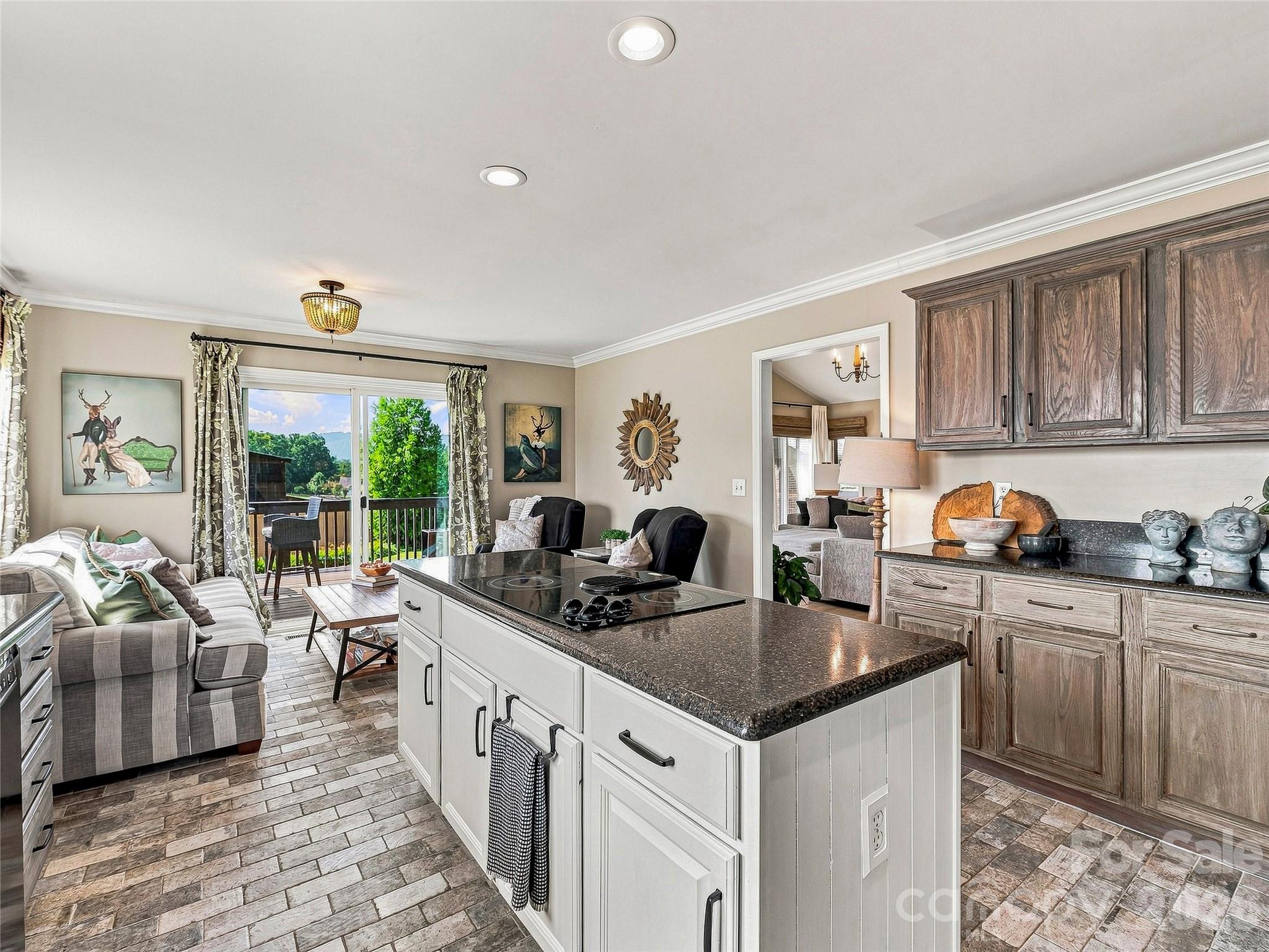41 Forest Knoll Drive — Weaverville