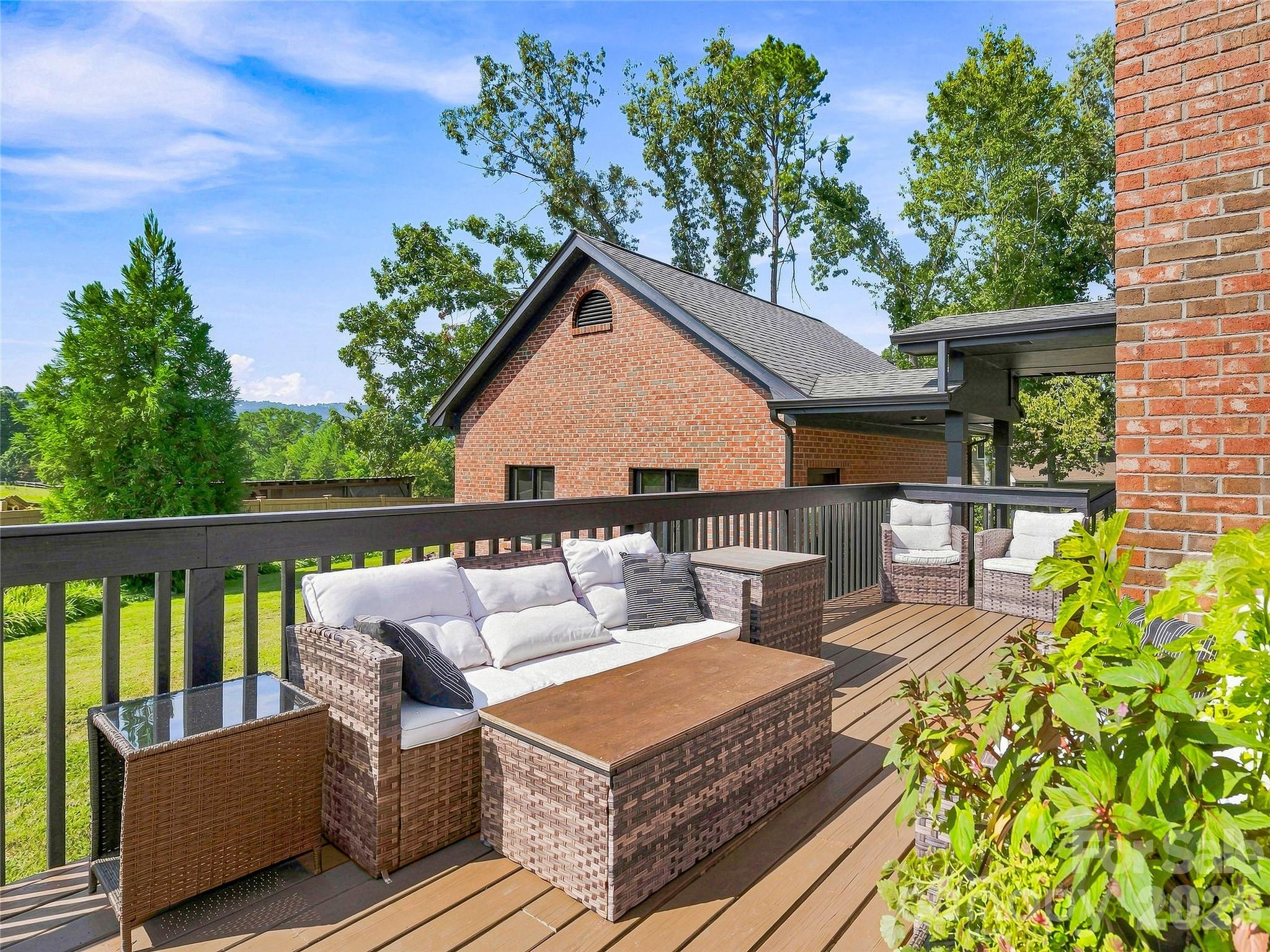 41 Forest Knoll Drive — Weaverville