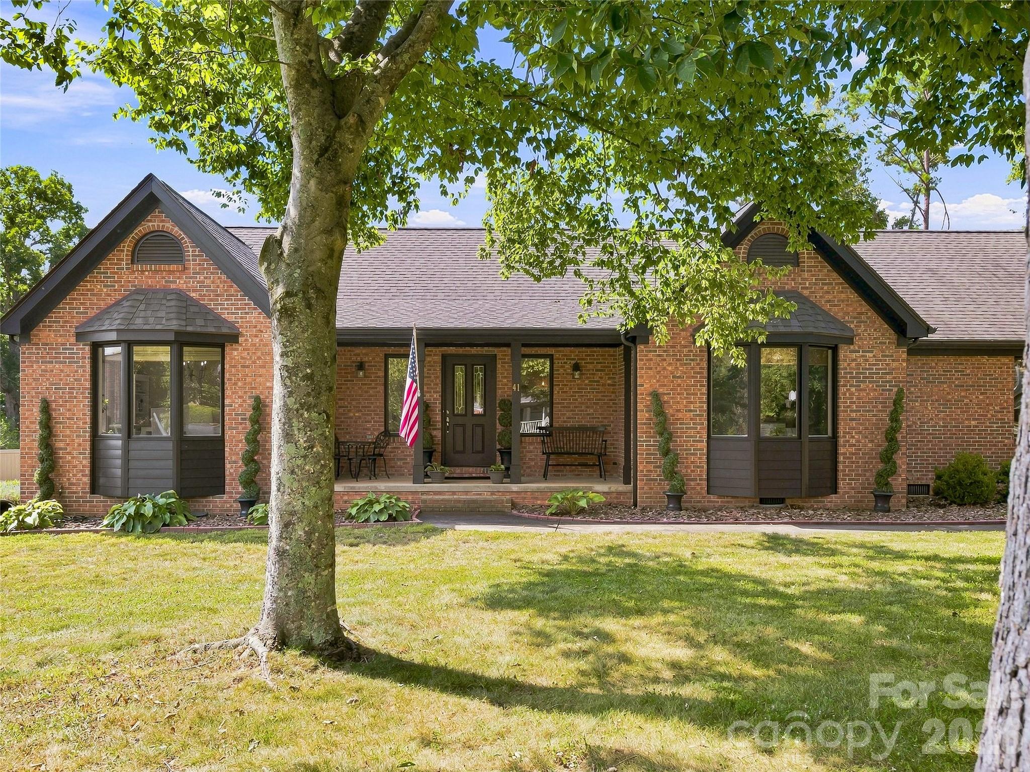 41 Forest Knoll Drive — Weaverville