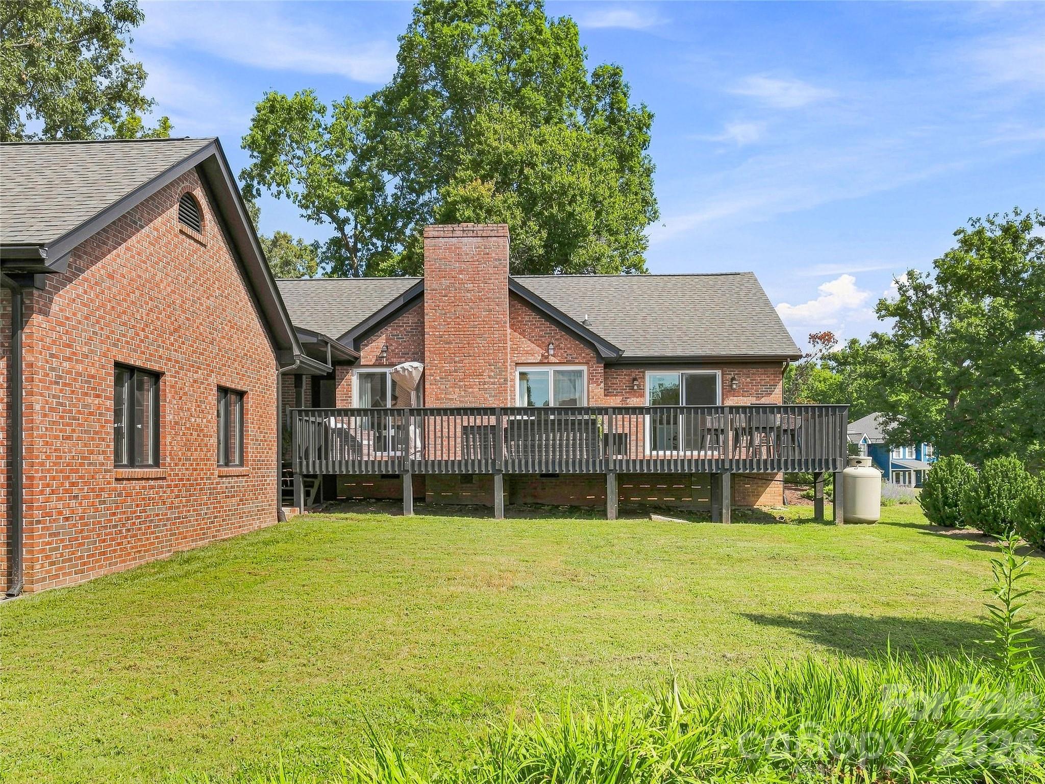 41 Forest Knoll Drive — Weaverville