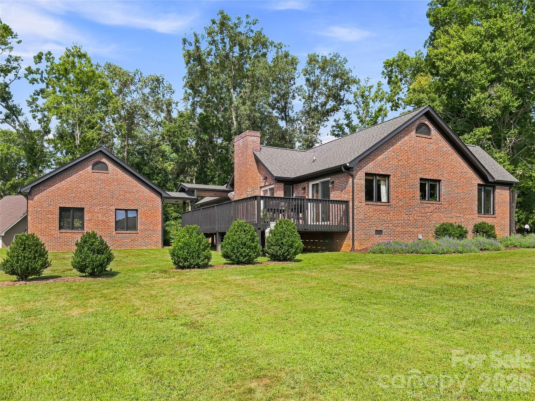 41 Forest Knoll Drive — Weaverville