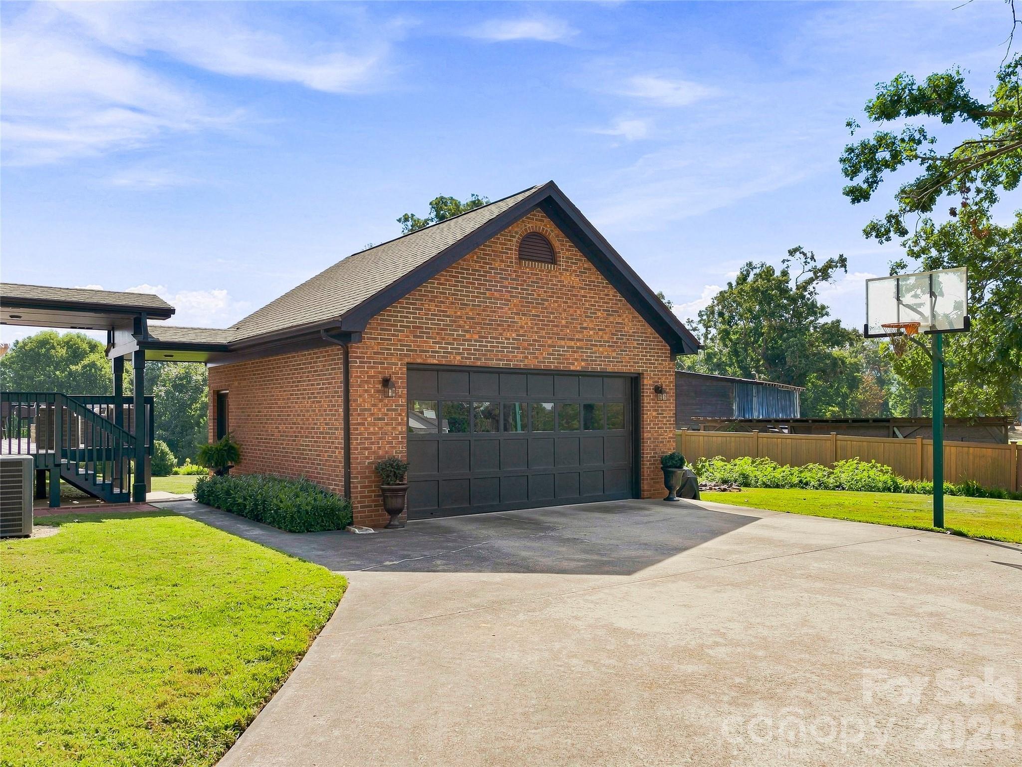 41 Forest Knoll Drive — Weaverville