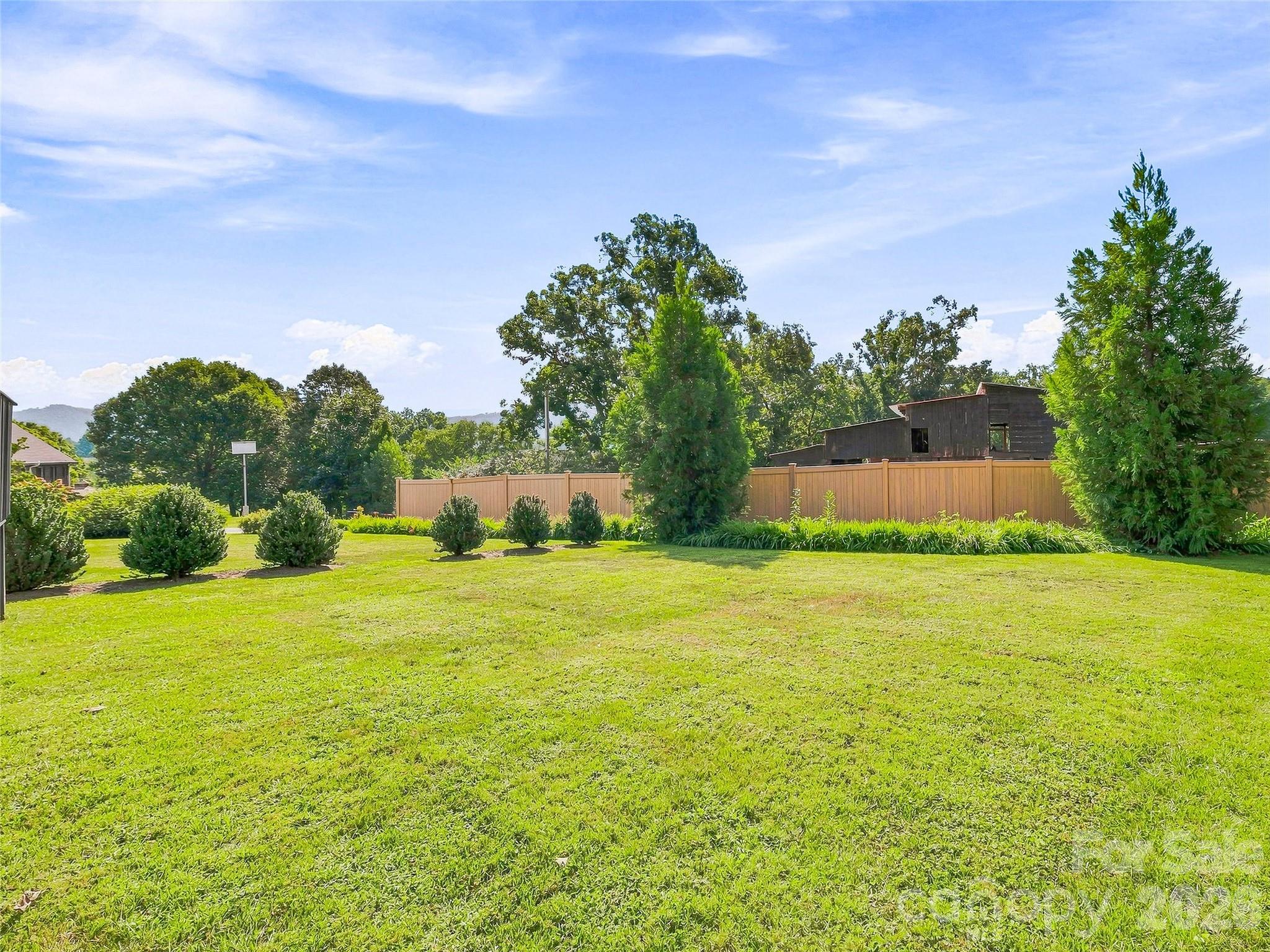 41 Forest Knoll Drive — Weaverville