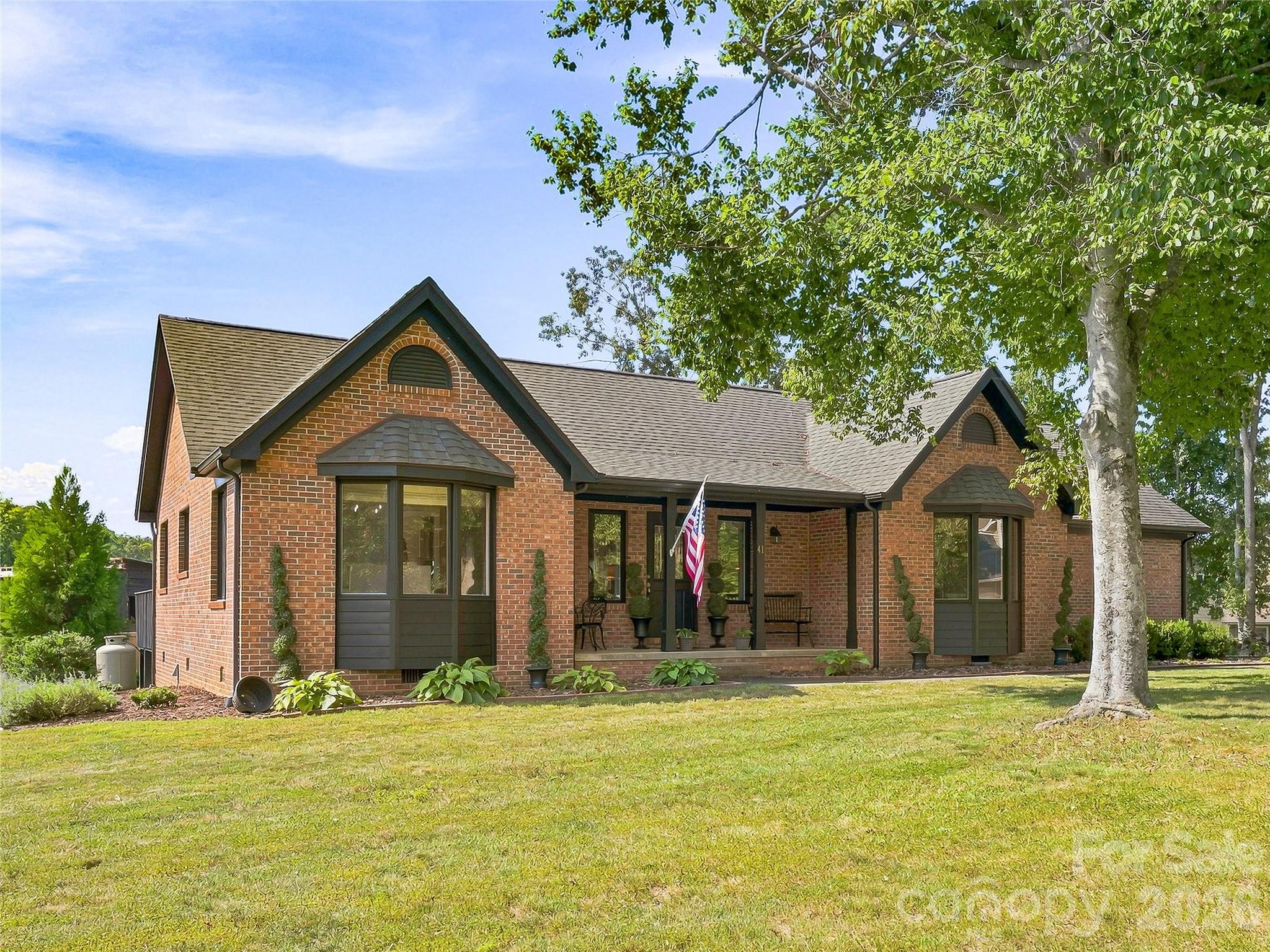 41 Forest Knoll Drive — Weaverville