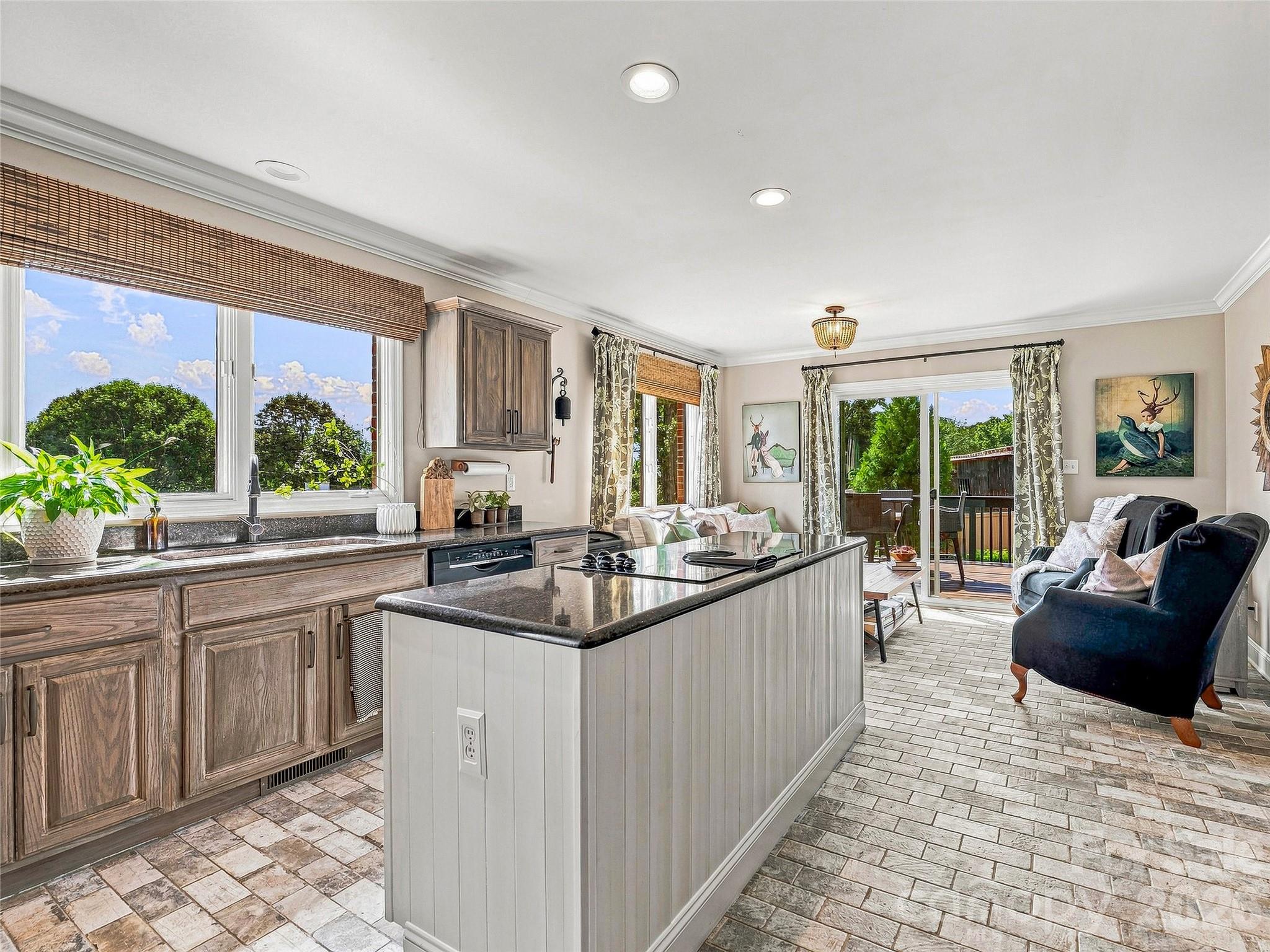 41 Forest Knoll Drive — Weaverville
