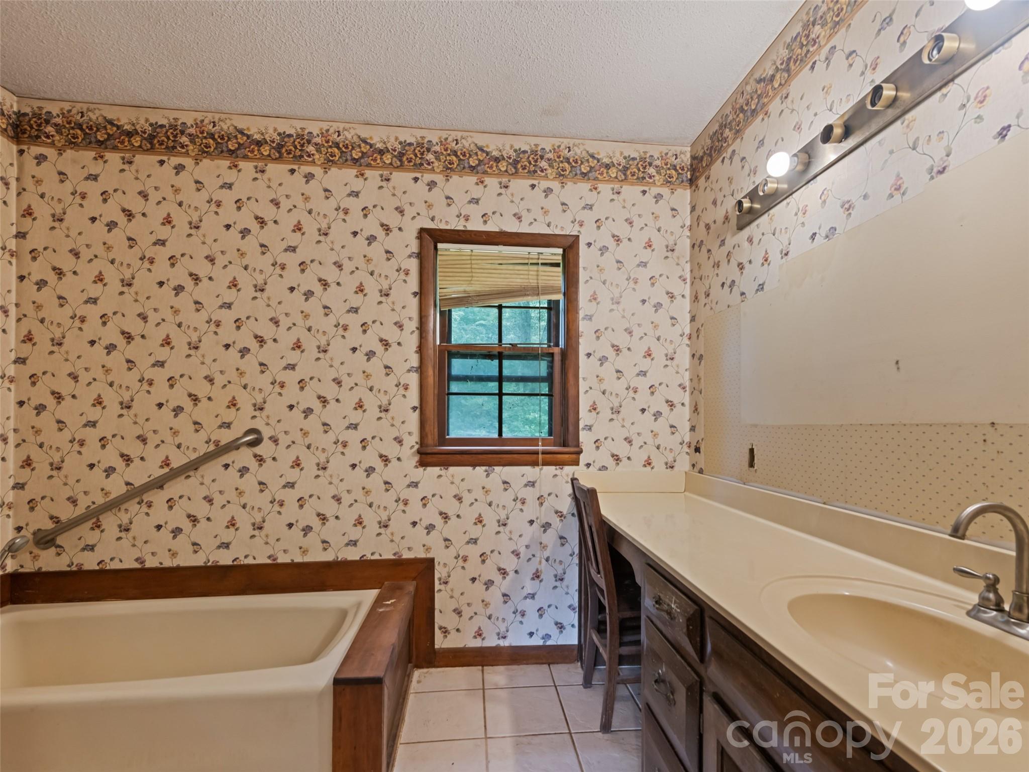 831 Qualla Road — Waynesville