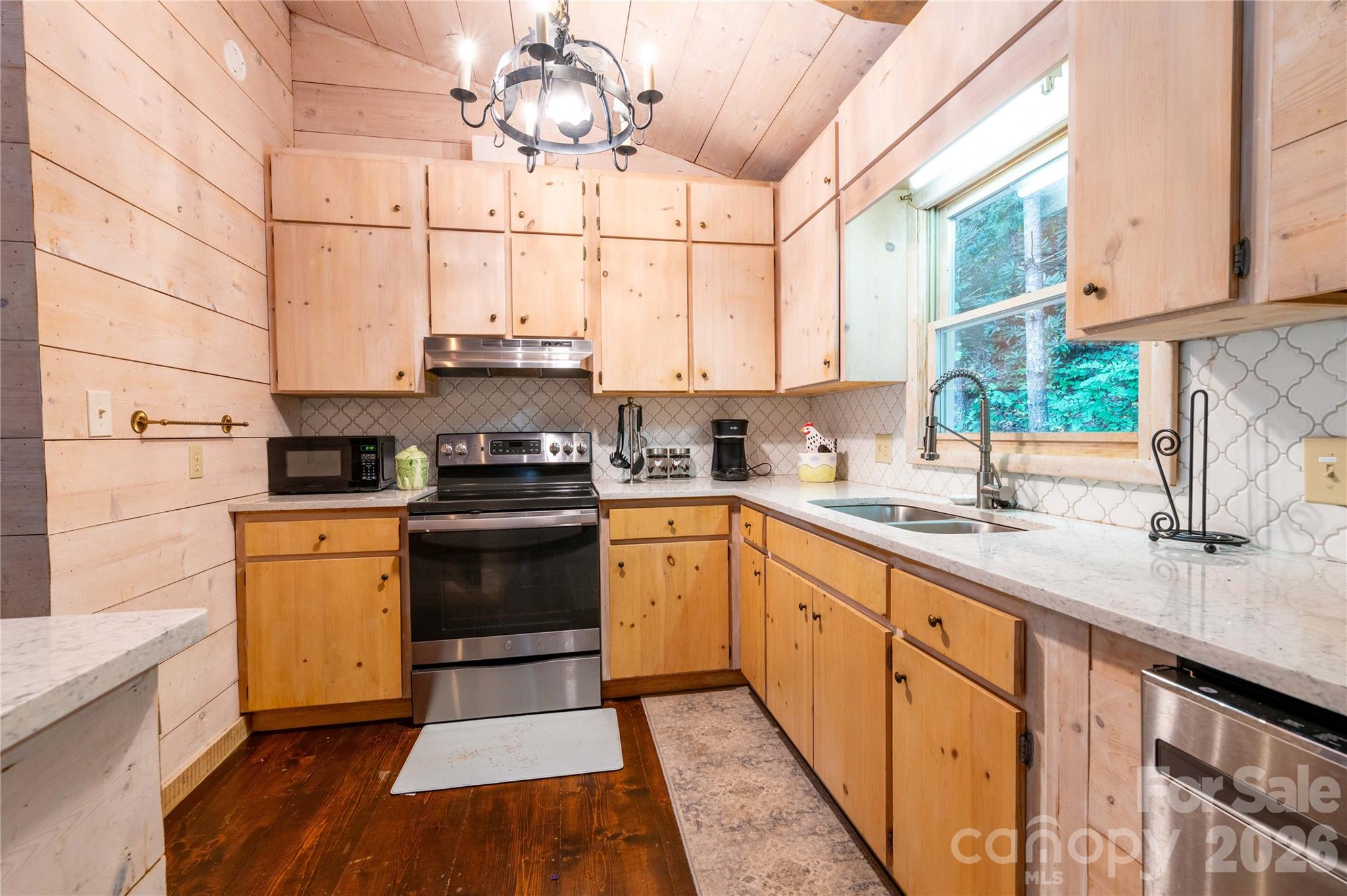 479 Big Ridge Road — Burnsville