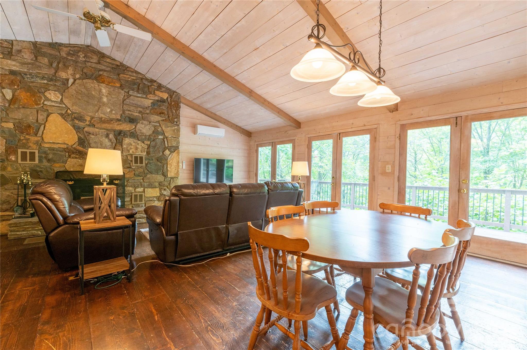 479 Big Ridge Road — Burnsville
