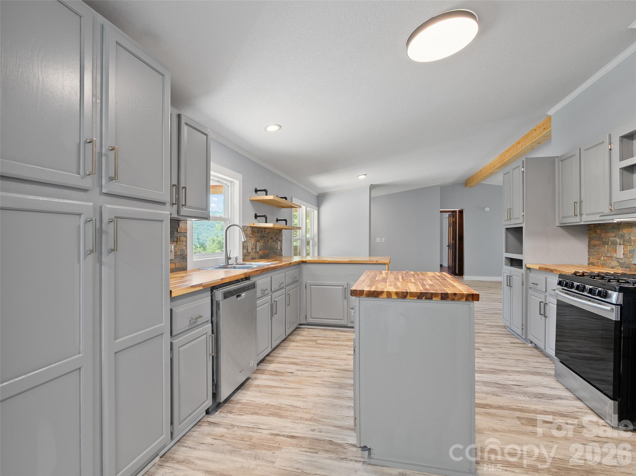 26 Lancelot Loop — Canton