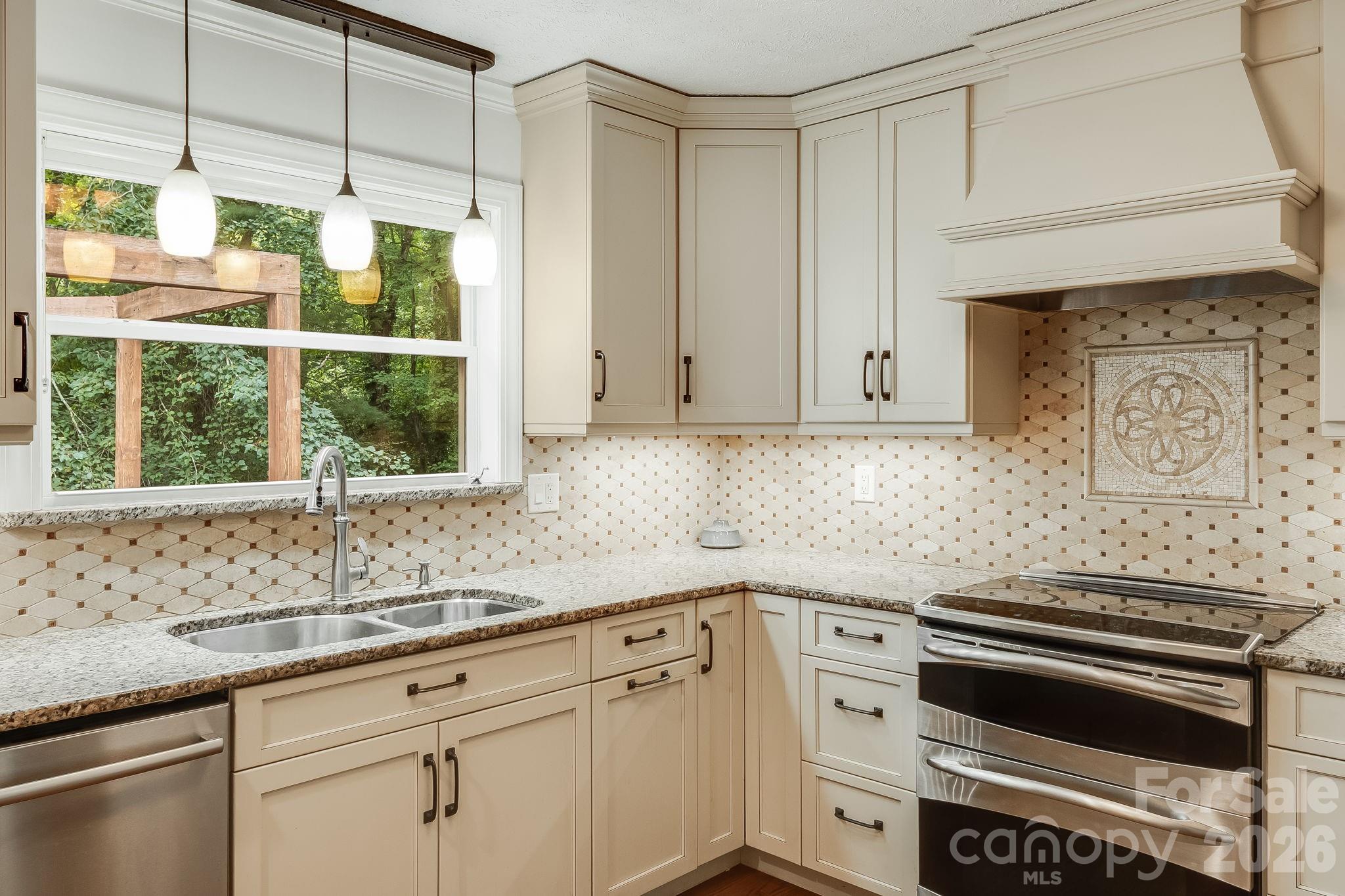 129 Whisperwood Drive — Hendersonville