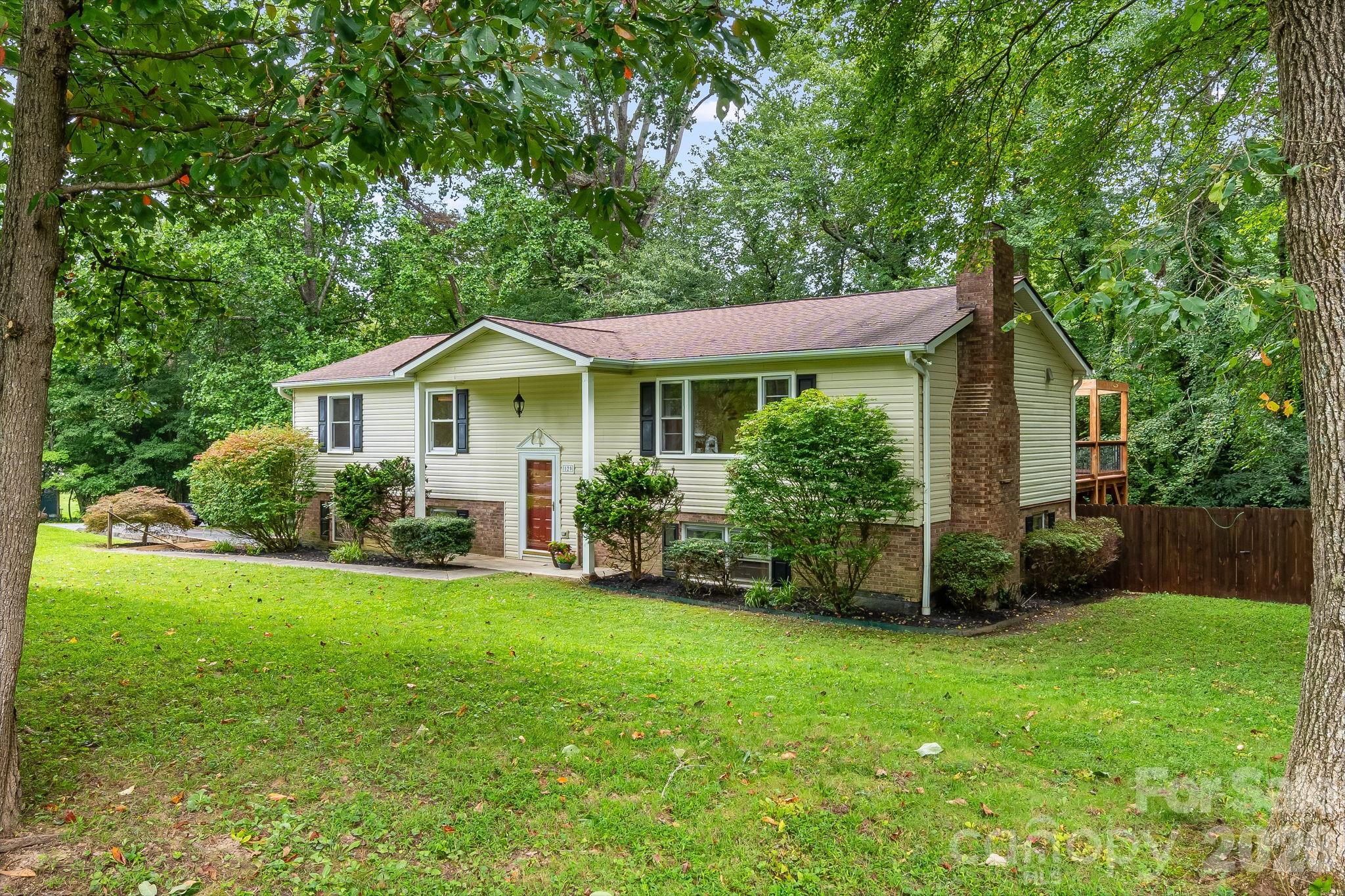 129 Whisperwood Drive — Hendersonville