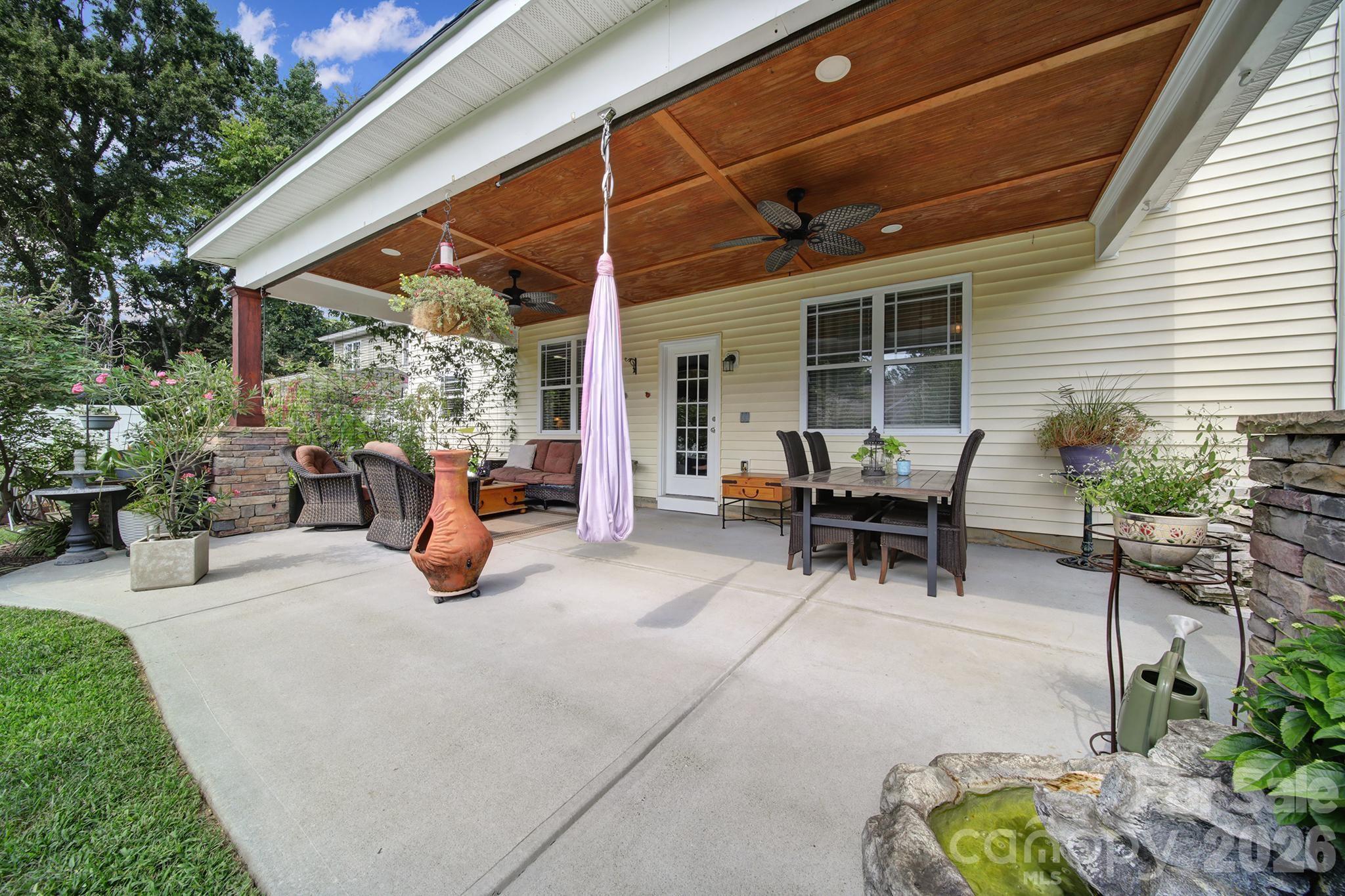 222 Juanita Drive — Pineville