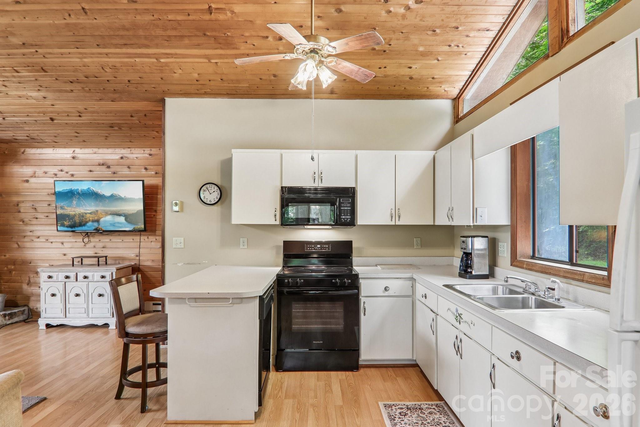 21 Wild Bird Lane — Maggie Valley