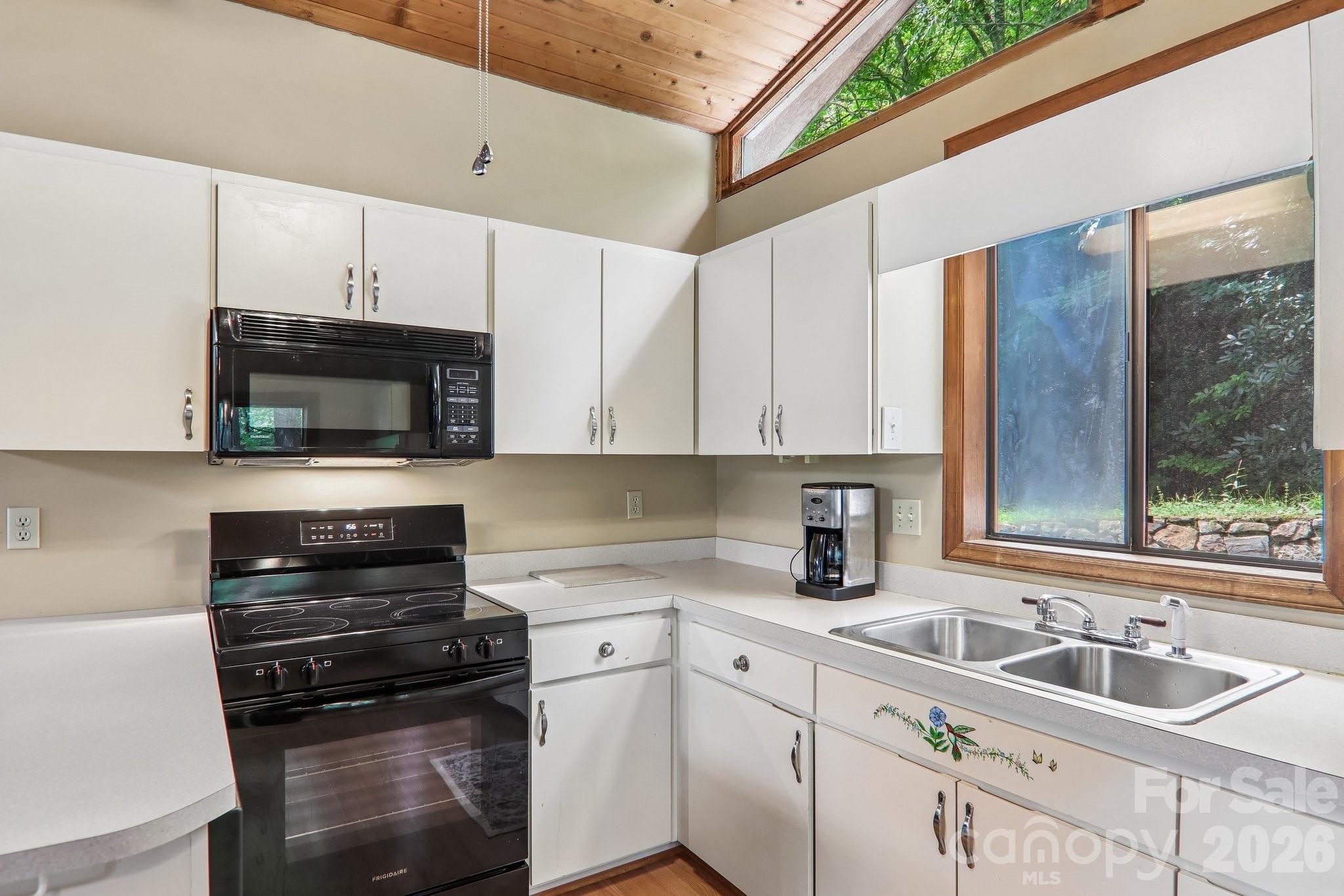 21 Wild Bird Lane — Maggie Valley