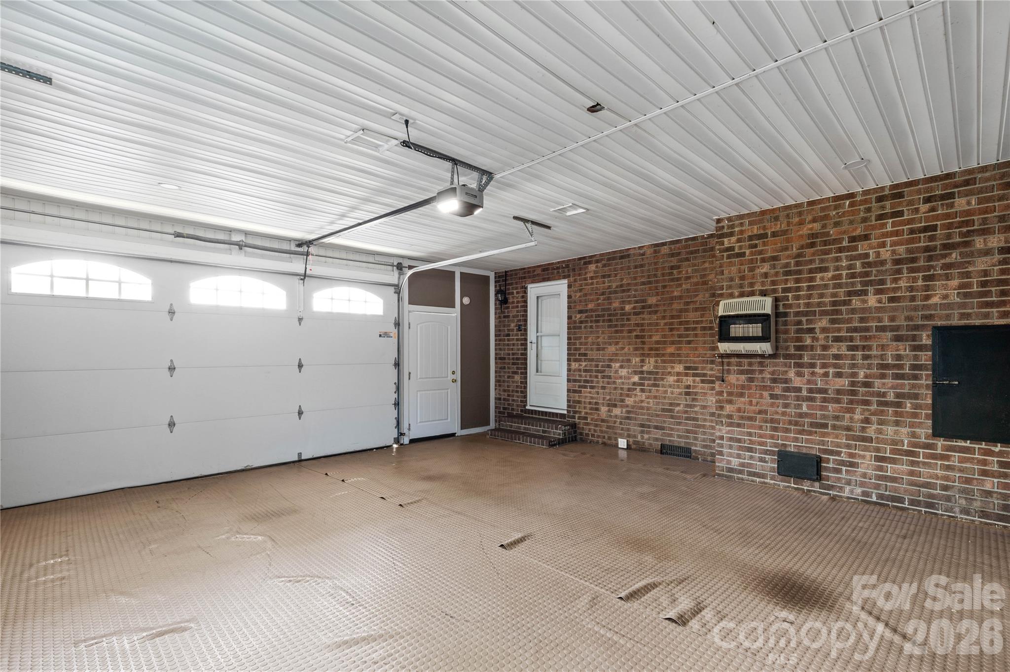 613 W Doc Garris Road — Lancaster