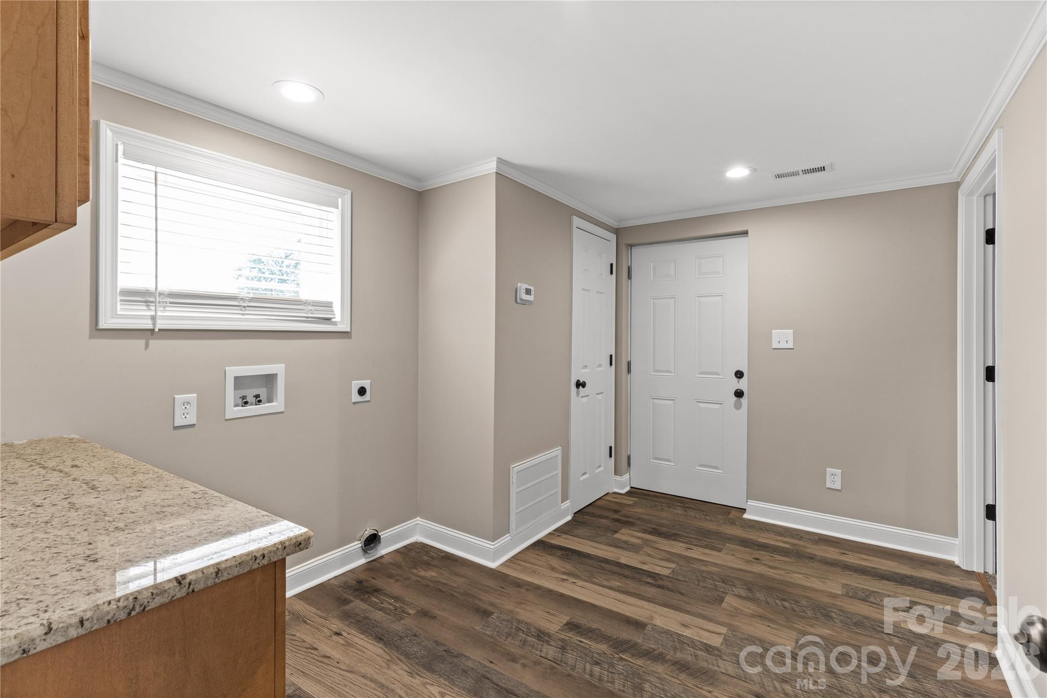 613 W Doc Garris Road — Lancaster