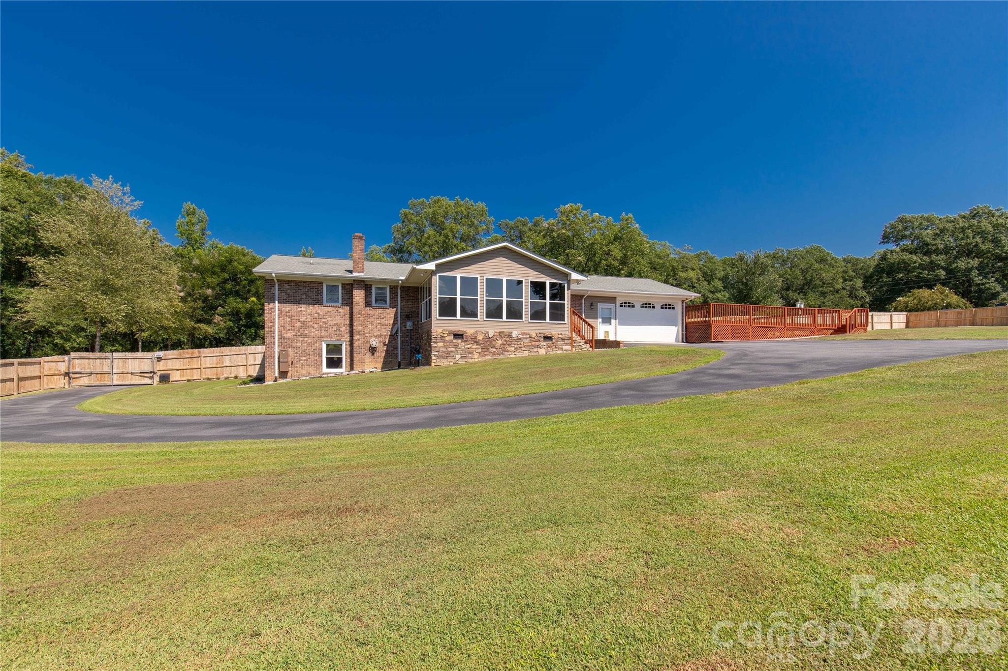 613 W Doc Garris Road — Lancaster