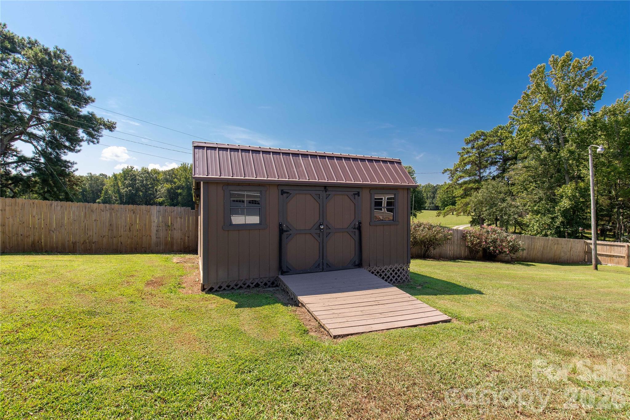 613 W Doc Garris Road — Lancaster