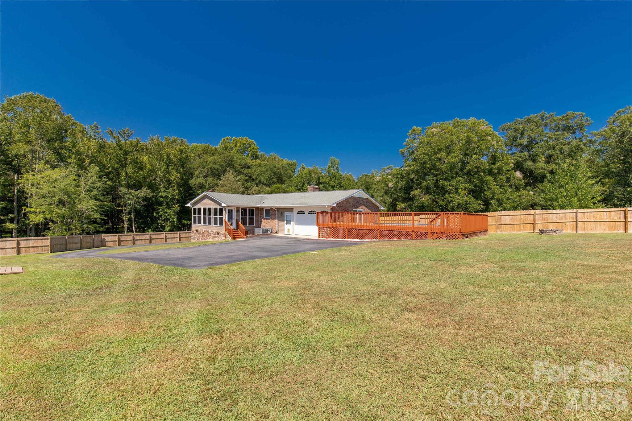 613 W Doc Garris Road — Lancaster