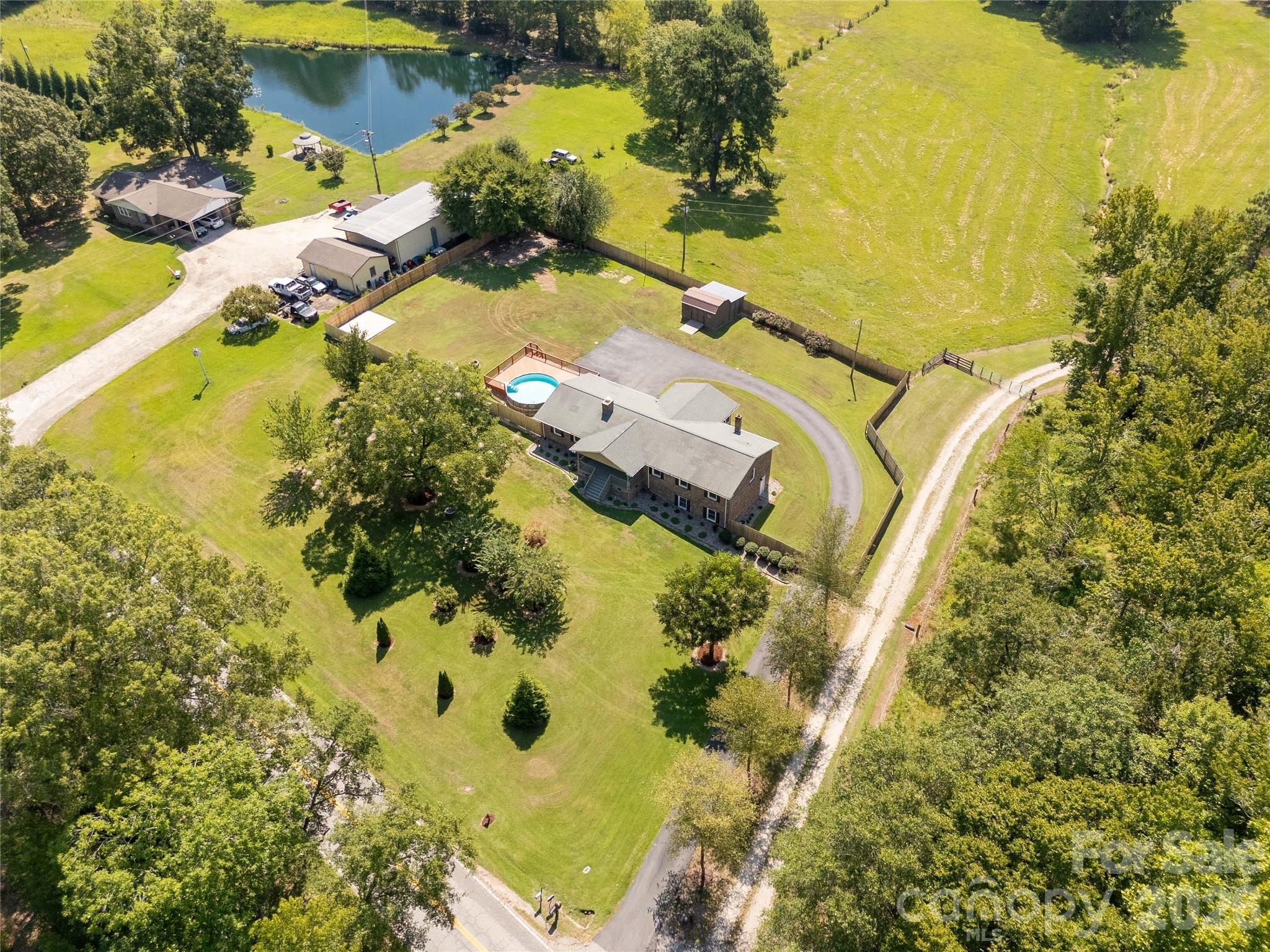 613 W Doc Garris Road — Lancaster