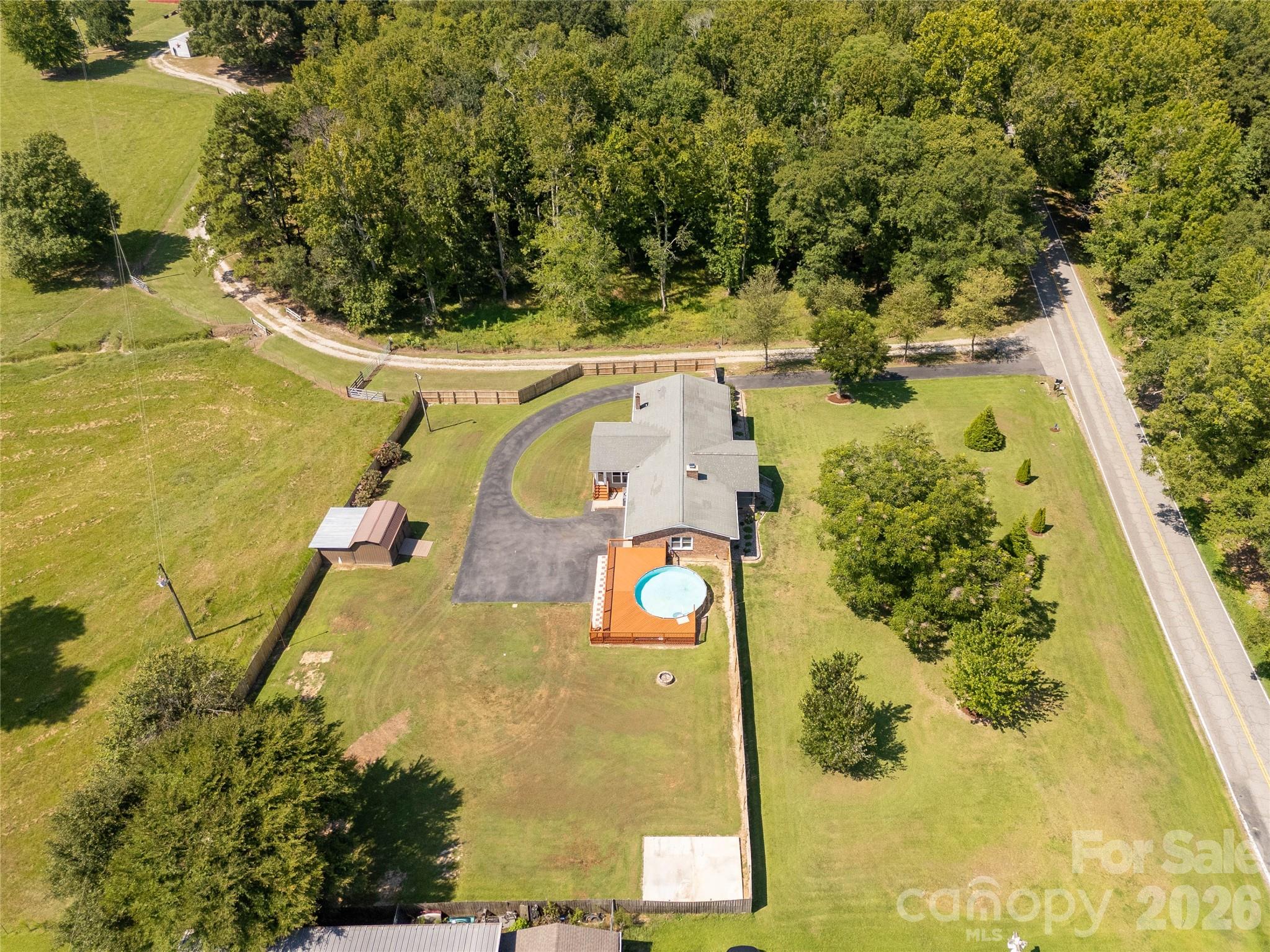 613 W Doc Garris Road — Lancaster