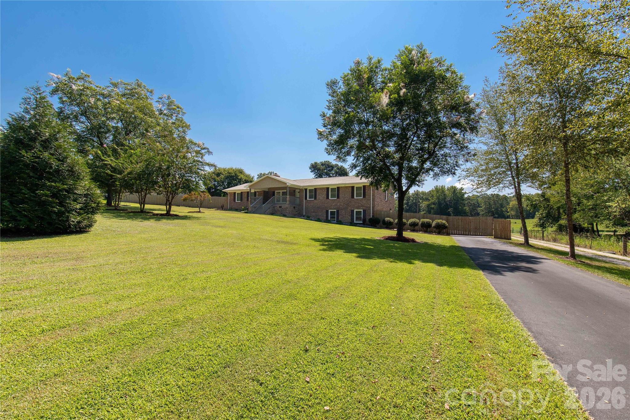 613 W Doc Garris Road — Lancaster