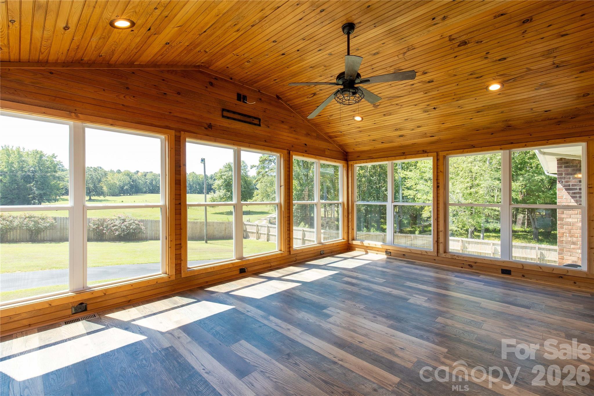613 W Doc Garris Road — Lancaster