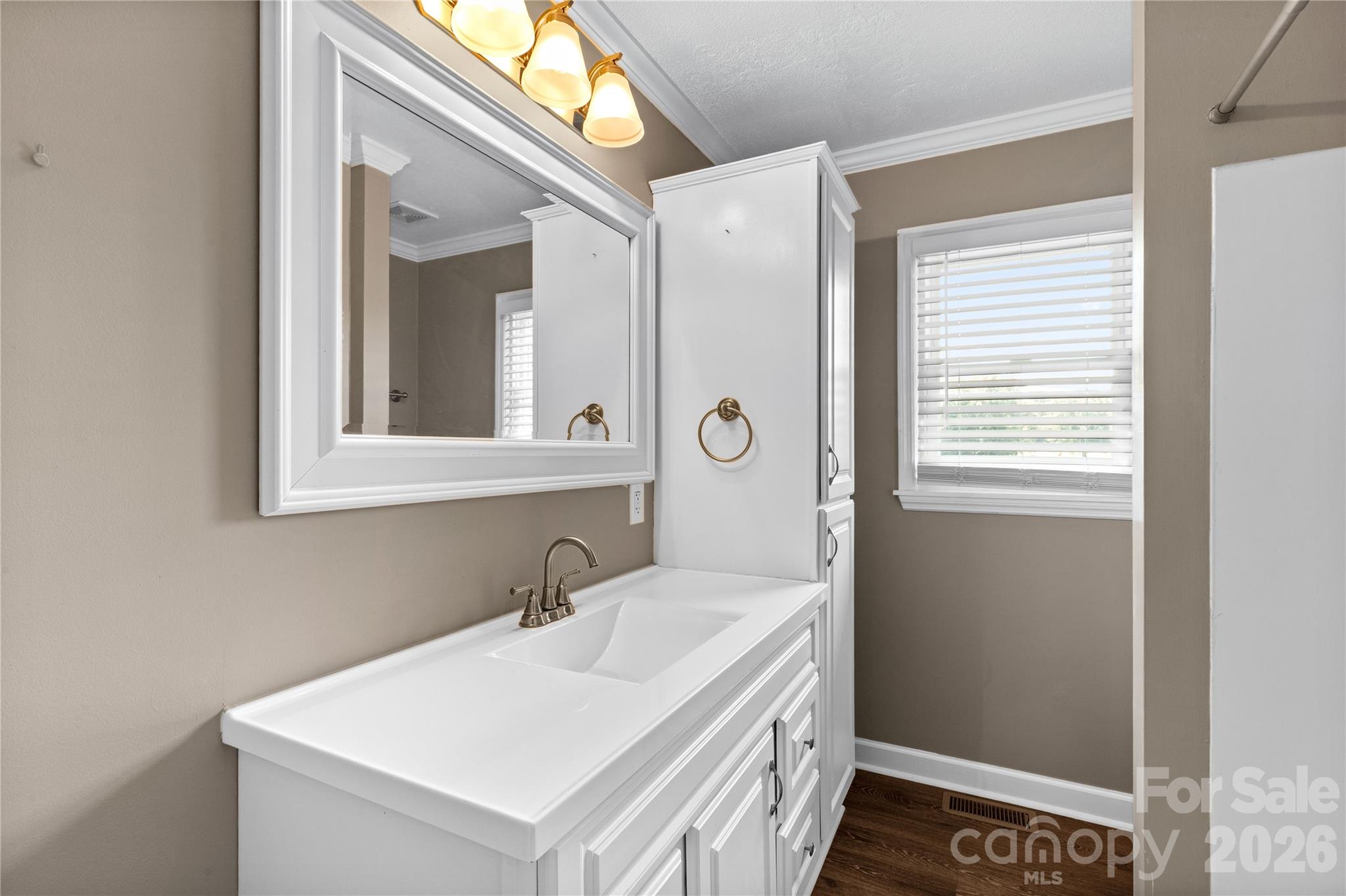 613 W Doc Garris Road — Lancaster
