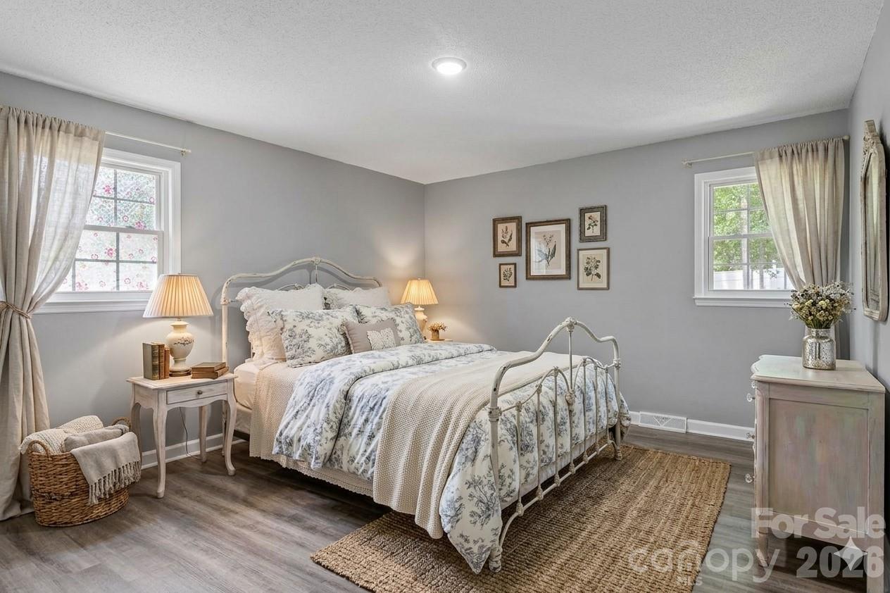 3545 N Lakeshore Drive — Clemmons