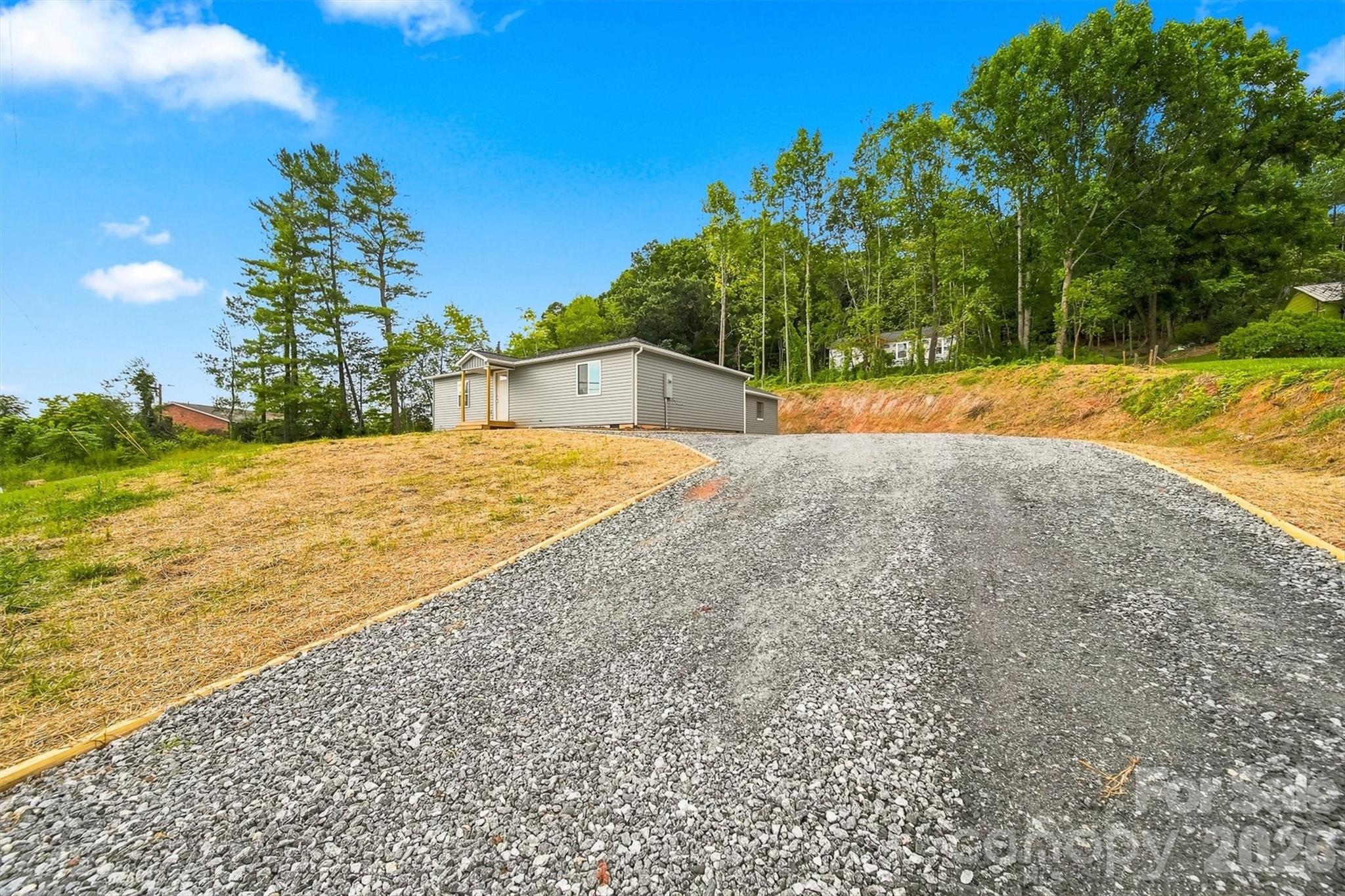 109 Countryside Drive SE — Lenoir