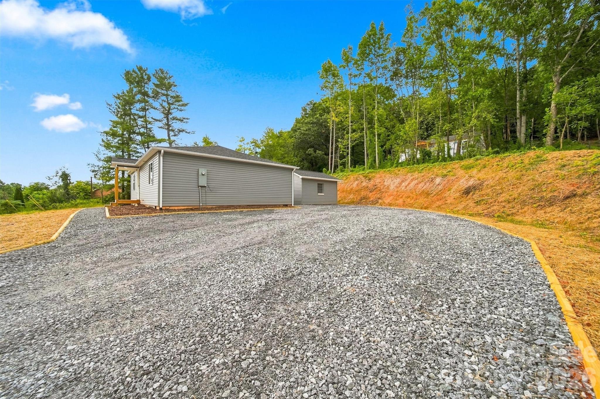 109 Countryside Drive SE — Lenoir